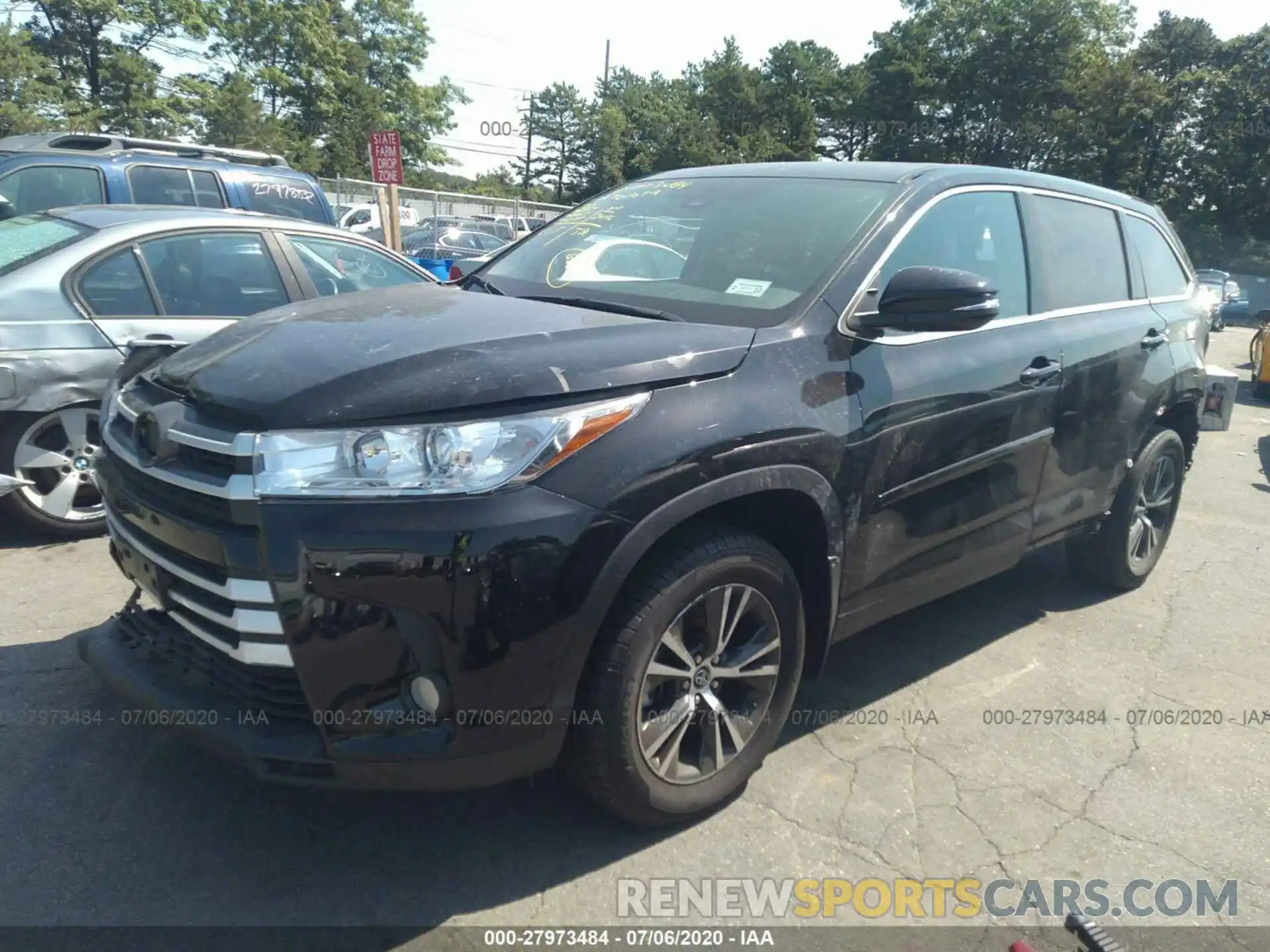 2 Photograph of a damaged car 5TDJZRFH6KS599787 TOYOTA HIGHLANDER 2019