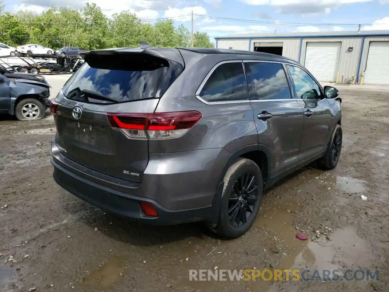 4 Photograph of a damaged car 5TDJZRFH6KS600145 TOYOTA HIGHLANDER 2019