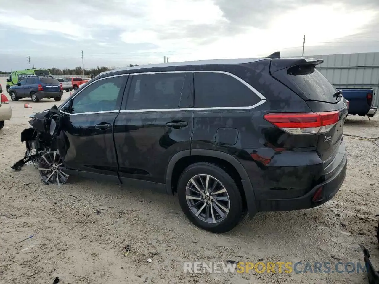 2 Photograph of a damaged car 5TDJZRFH6KS600792 TOYOTA HIGHLANDER 2019