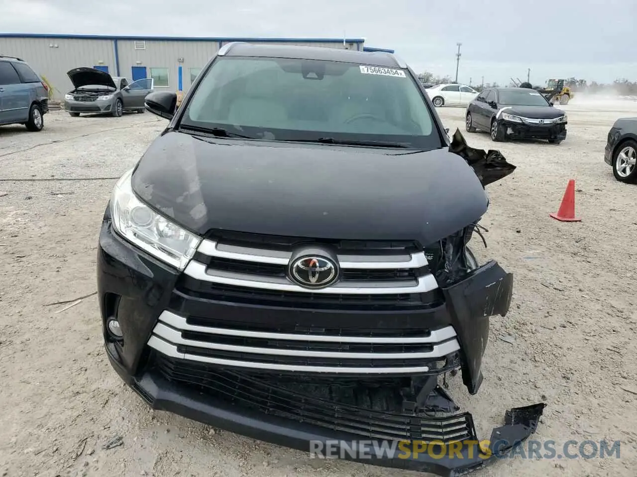 5 Photograph of a damaged car 5TDJZRFH6KS600792 TOYOTA HIGHLANDER 2019