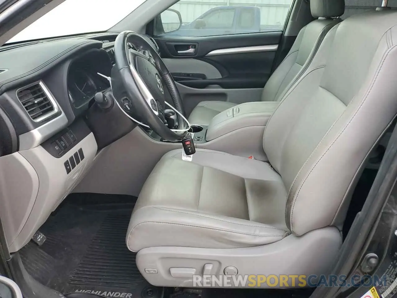 7 Photograph of a damaged car 5TDJZRFH6KS600792 TOYOTA HIGHLANDER 2019
