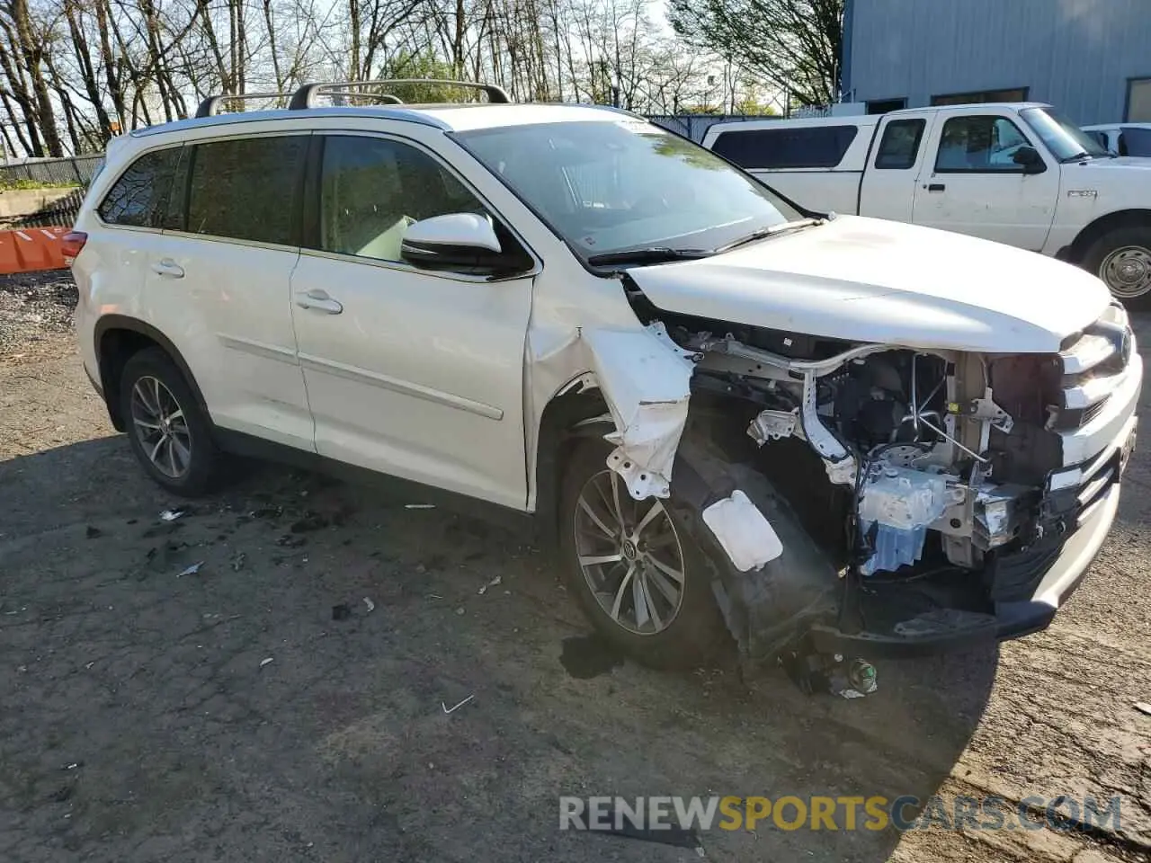 4 Photograph of a damaged car 5TDJZRFH6KS602994 TOYOTA HIGHLANDER 2019