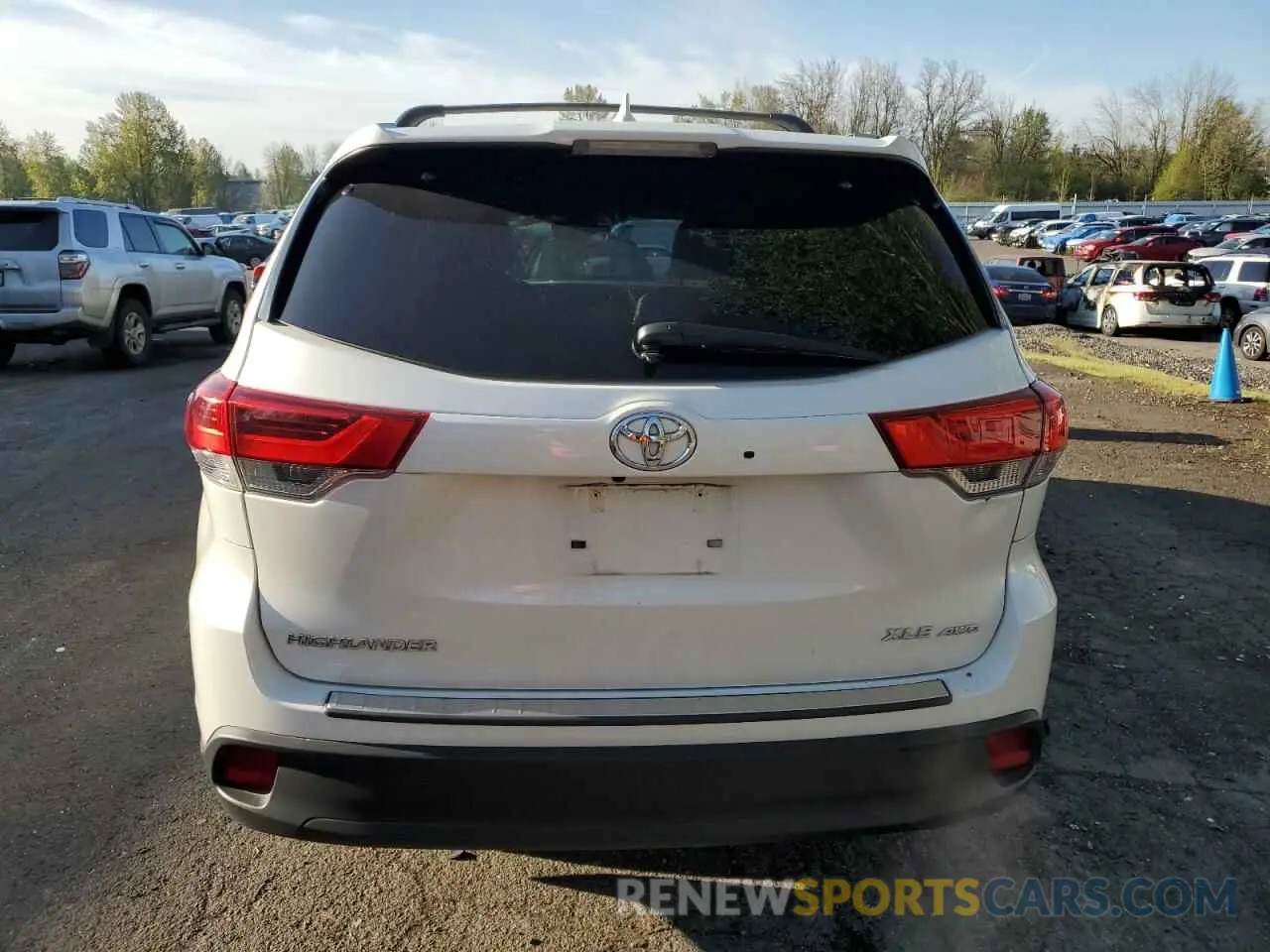 6 Photograph of a damaged car 5TDJZRFH6KS602994 TOYOTA HIGHLANDER 2019