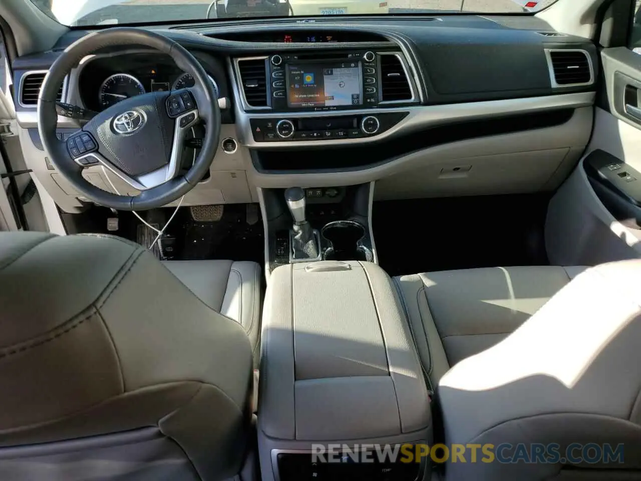 8 Photograph of a damaged car 5TDJZRFH6KS602994 TOYOTA HIGHLANDER 2019