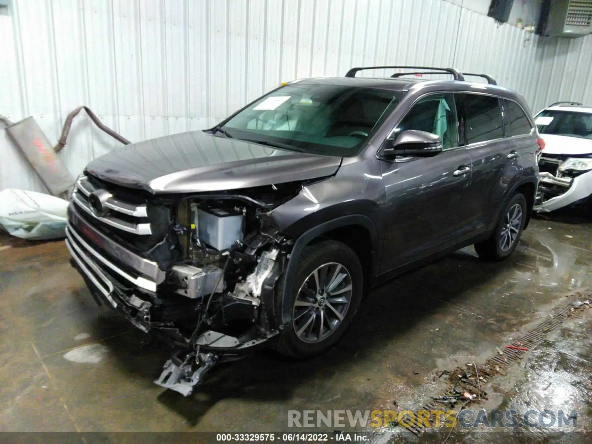 2 Photograph of a damaged car 5TDJZRFH6KS610156 TOYOTA HIGHLANDER 2019