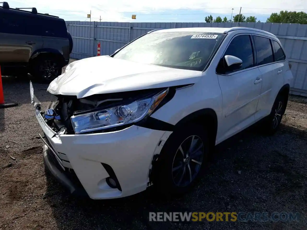 2 Photograph of a damaged car 5TDJZRFH6KS617317 TOYOTA HIGHLANDER 2019