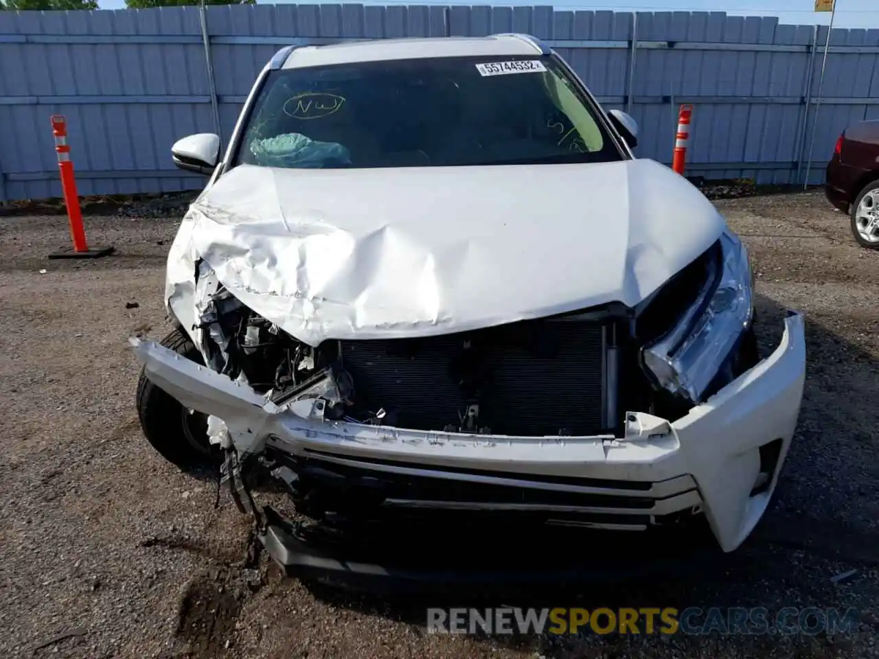 9 Photograph of a damaged car 5TDJZRFH6KS617317 TOYOTA HIGHLANDER 2019