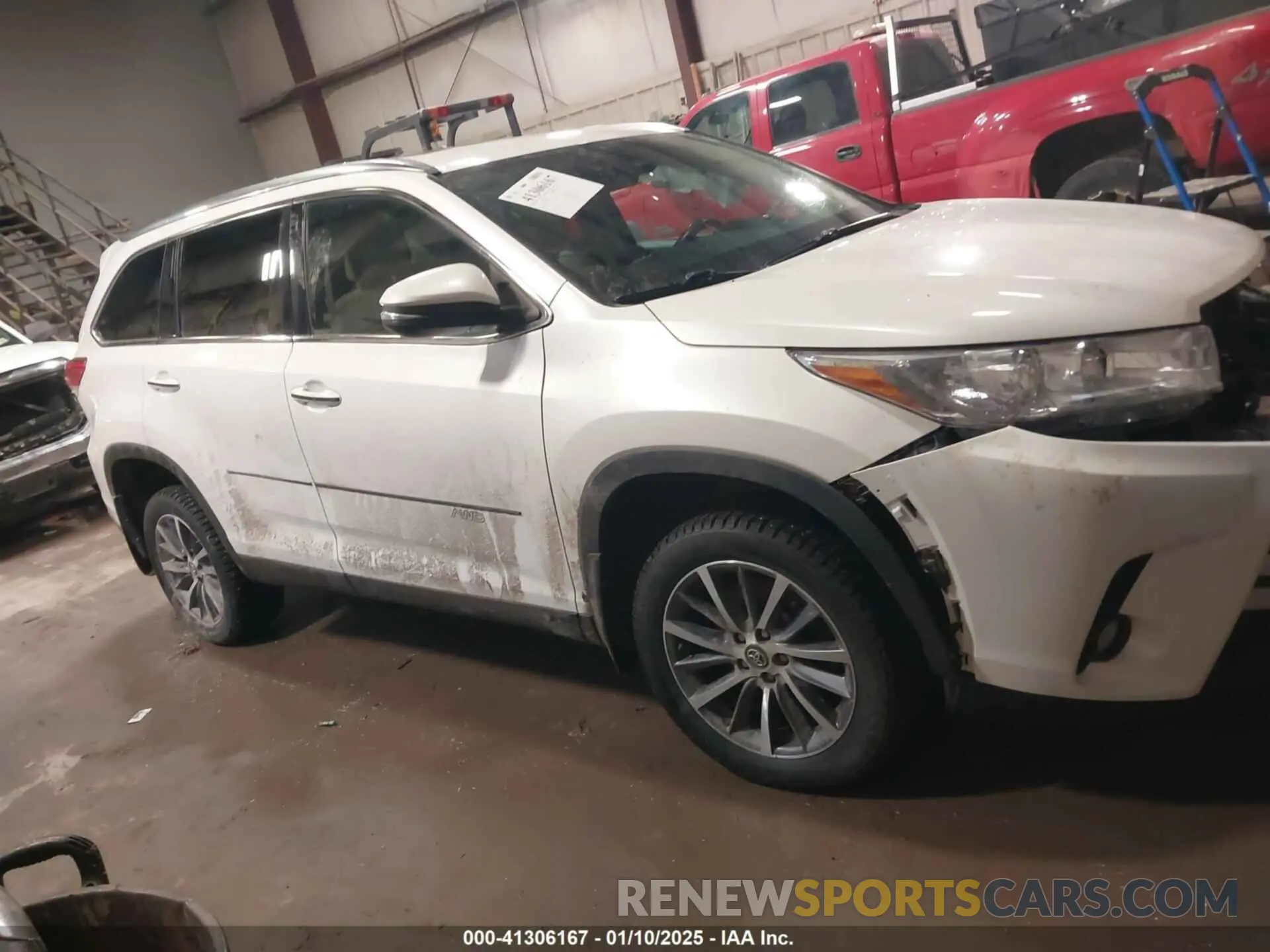 13 Photograph of a damaged car 5TDJZRFH6KS622808 TOYOTA HIGHLANDER 2019