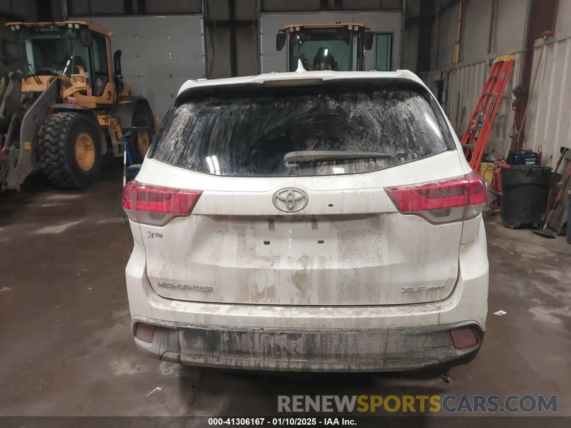 16 Photograph of a damaged car 5TDJZRFH6KS622808 TOYOTA HIGHLANDER 2019