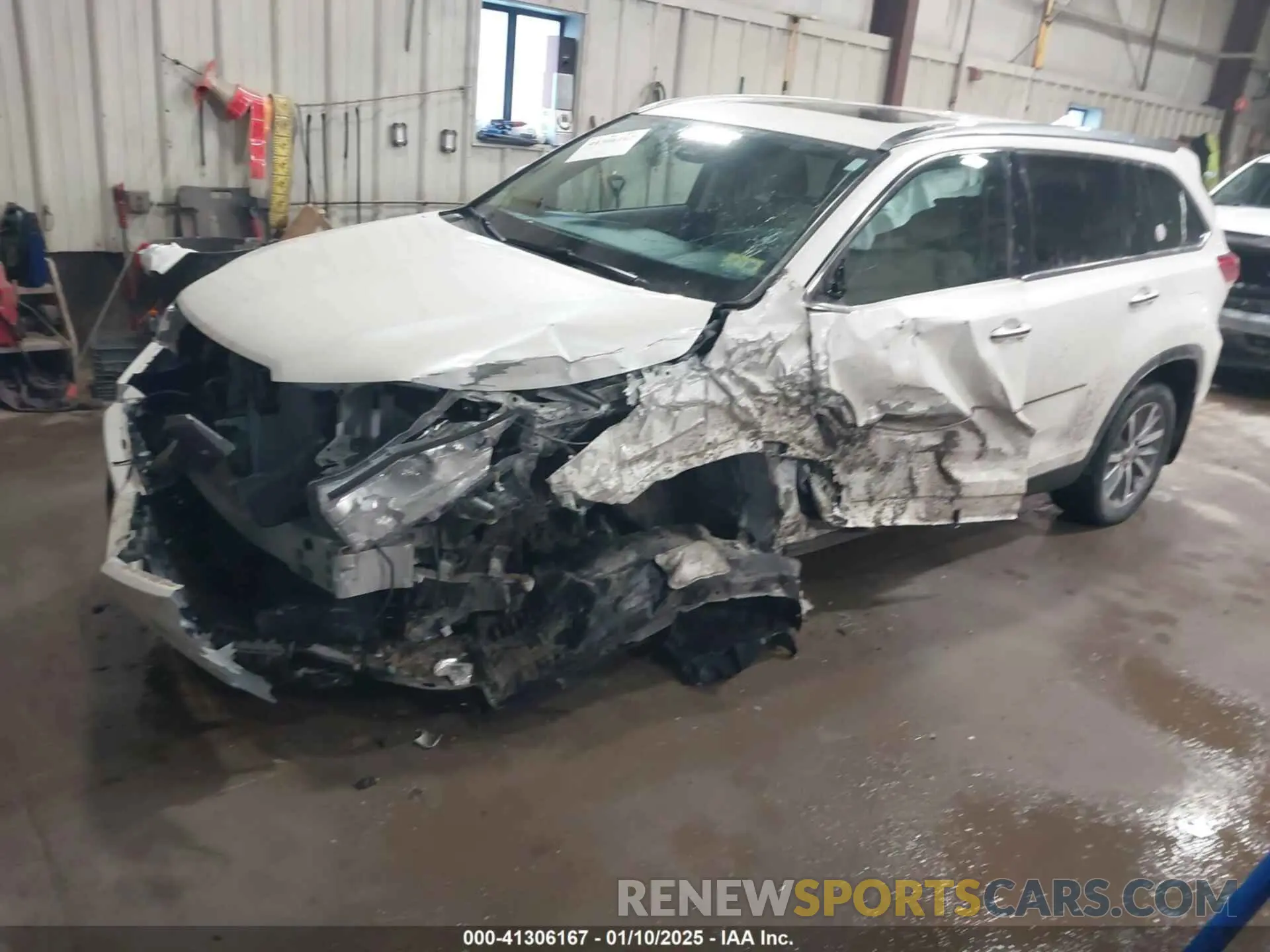 2 Photograph of a damaged car 5TDJZRFH6KS622808 TOYOTA HIGHLANDER 2019