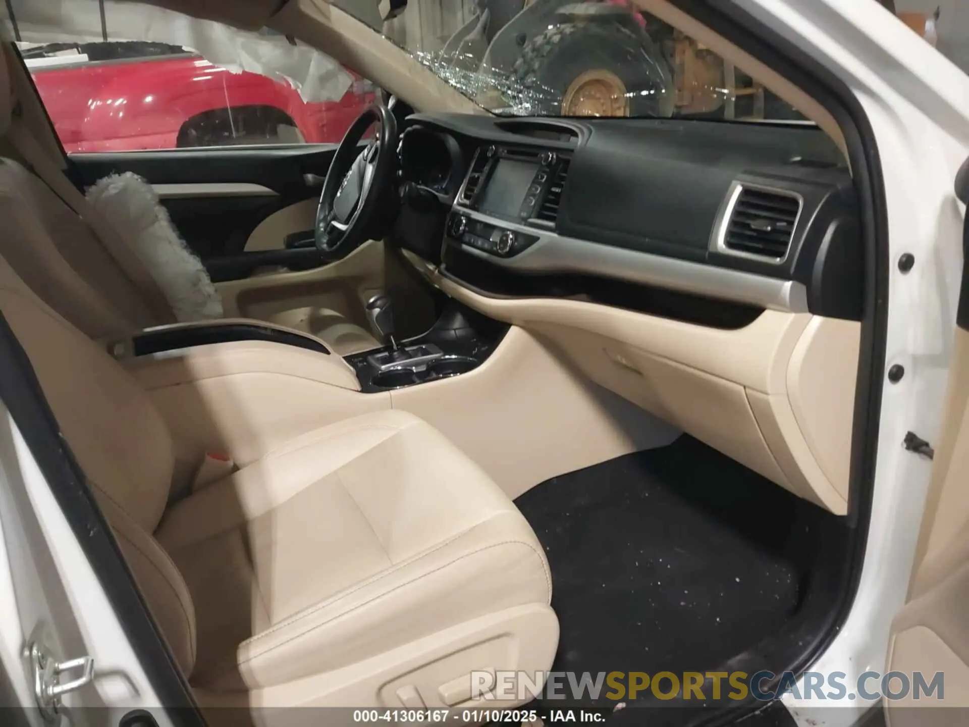 5 Photograph of a damaged car 5TDJZRFH6KS622808 TOYOTA HIGHLANDER 2019