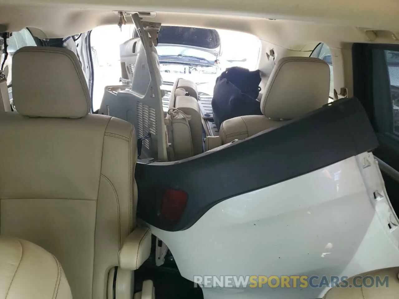 10 Photograph of a damaged car 5TDJZRFH6KS623523 TOYOTA HIGHLANDER 2019
