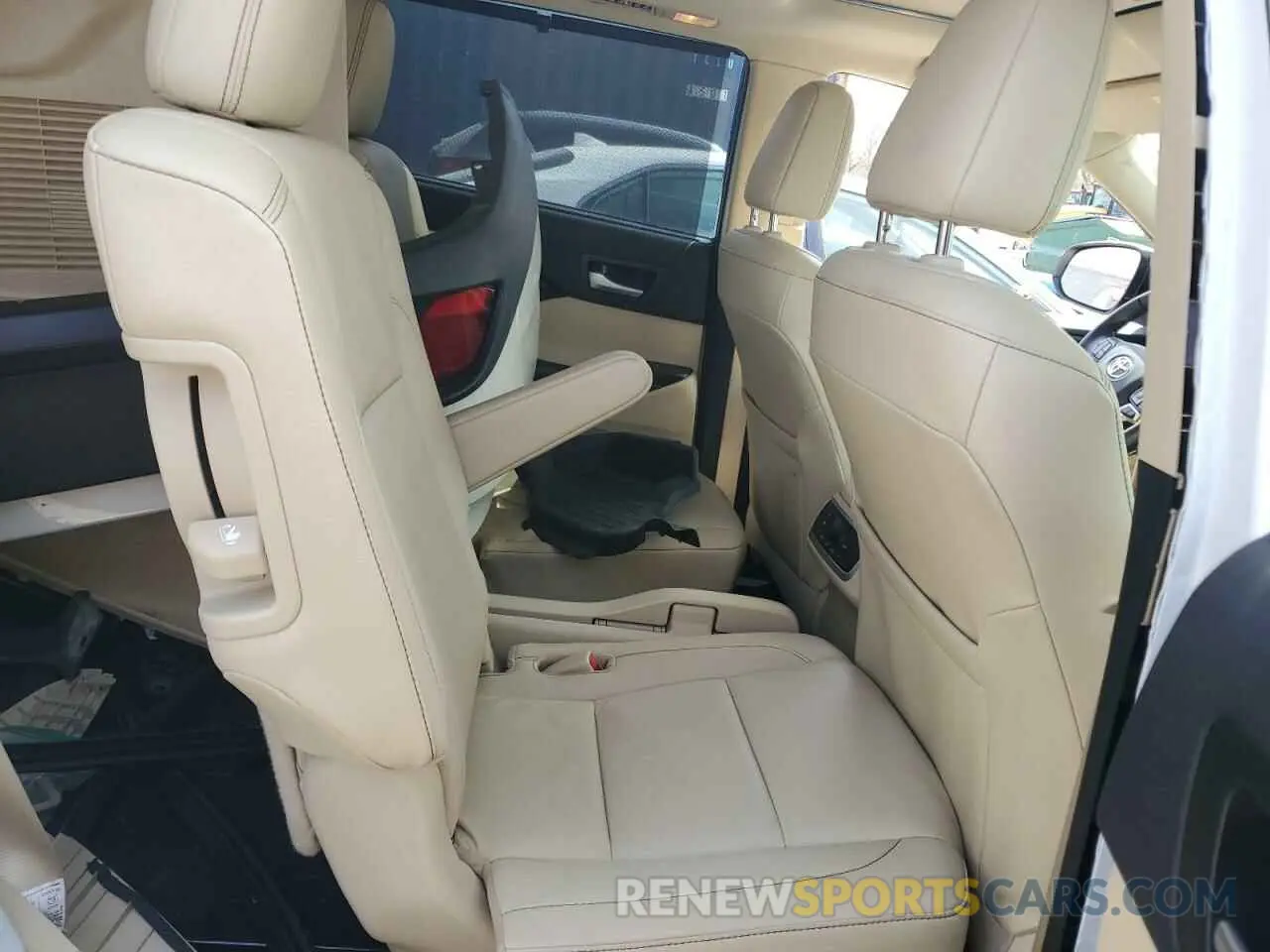 11 Photograph of a damaged car 5TDJZRFH6KS623523 TOYOTA HIGHLANDER 2019