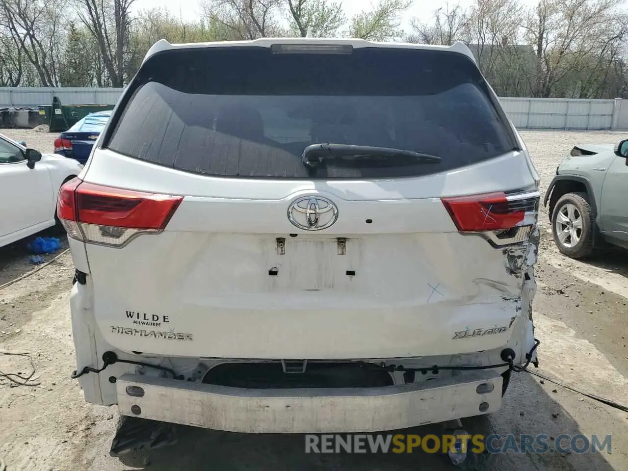 6 Photograph of a damaged car 5TDJZRFH6KS623523 TOYOTA HIGHLANDER 2019