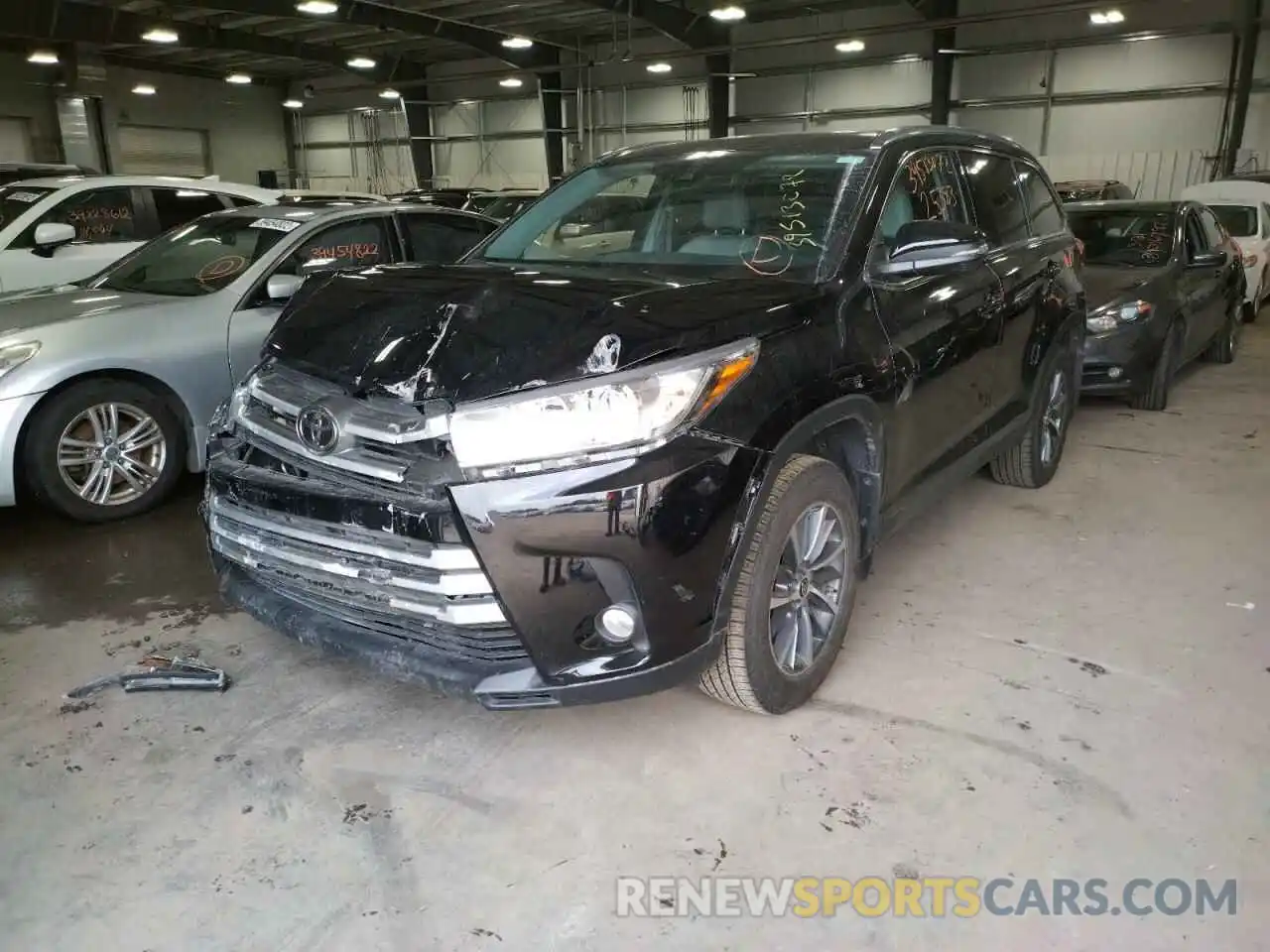 2 Photograph of a damaged car 5TDJZRFH6KS626356 TOYOTA HIGHLANDER 2019