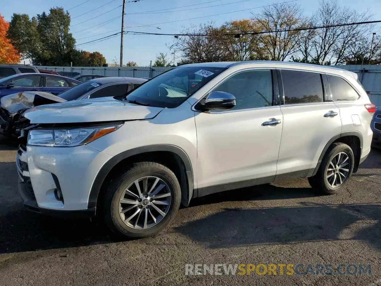 1 Photograph of a damaged car 5TDJZRFH6KS628107 TOYOTA HIGHLANDER 2019