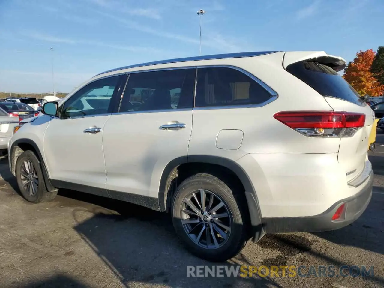 2 Photograph of a damaged car 5TDJZRFH6KS628107 TOYOTA HIGHLANDER 2019