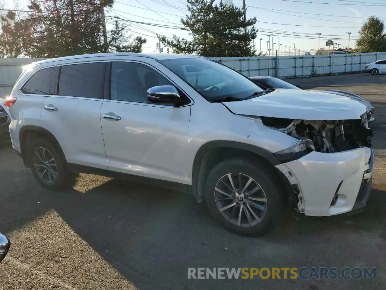 4 Photograph of a damaged car 5TDJZRFH6KS628107 TOYOTA HIGHLANDER 2019
