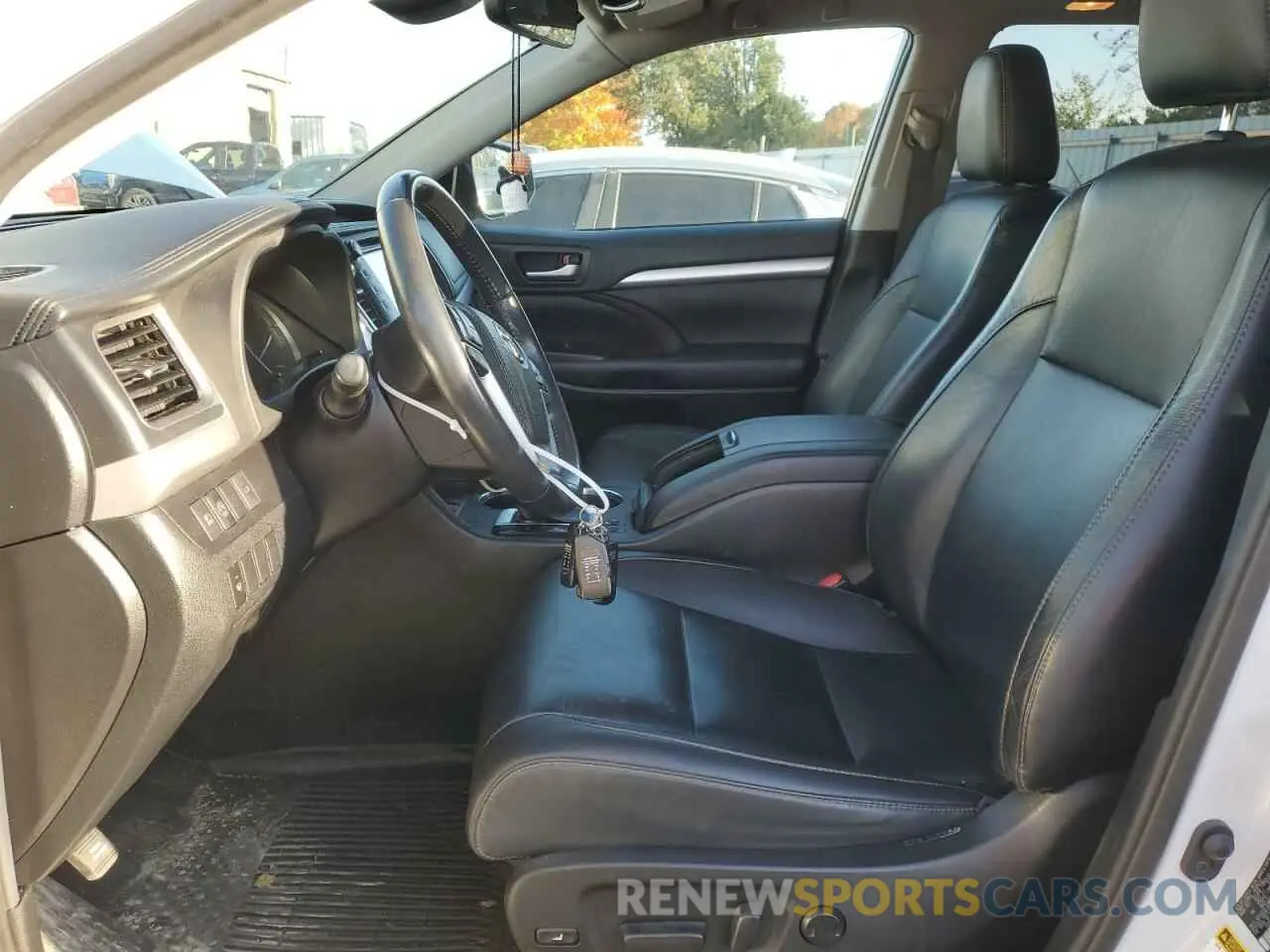 7 Photograph of a damaged car 5TDJZRFH6KS628107 TOYOTA HIGHLANDER 2019