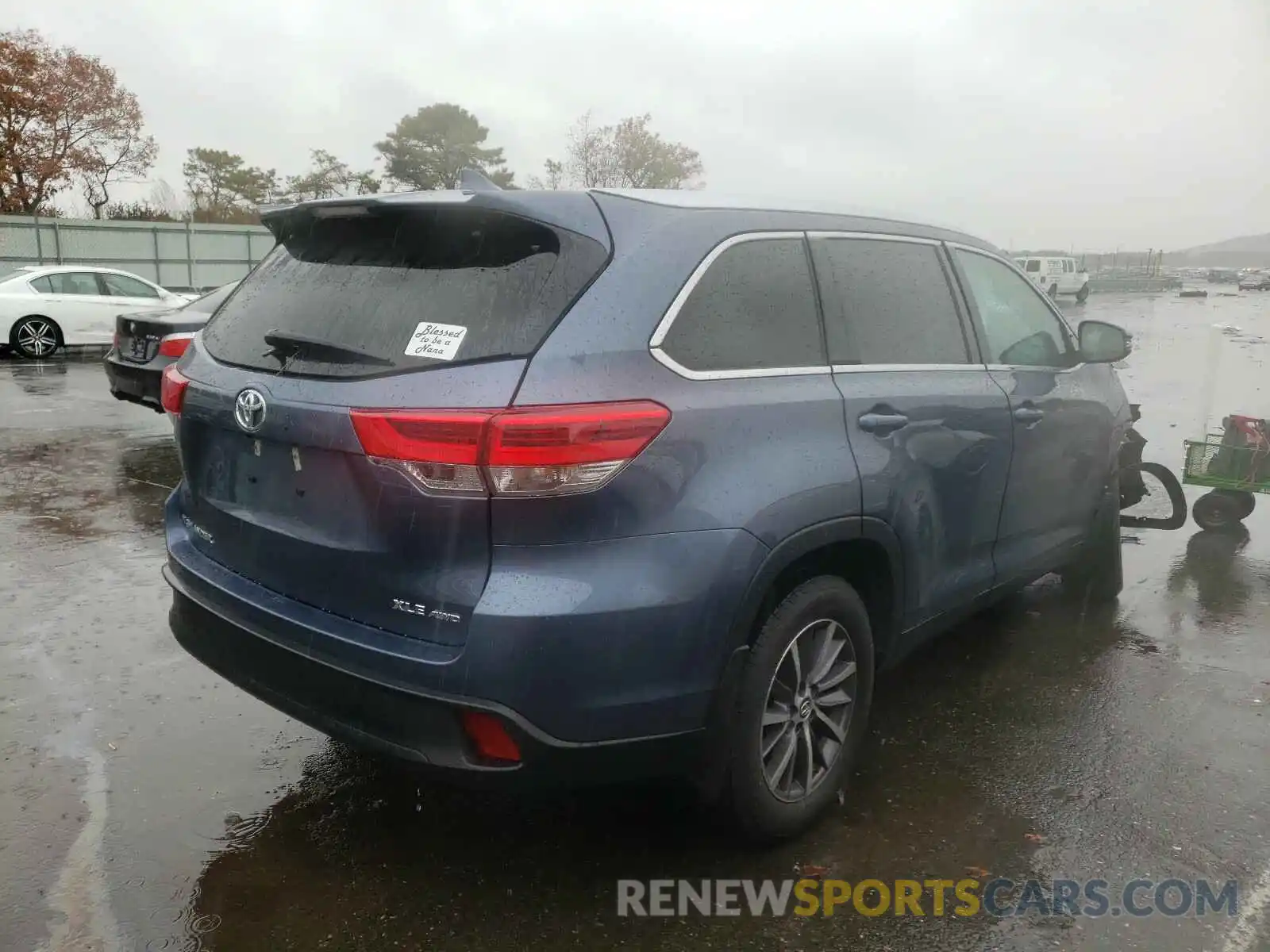 4 Photograph of a damaged car 5TDJZRFH6KS709012 TOYOTA HIGHLANDER 2019