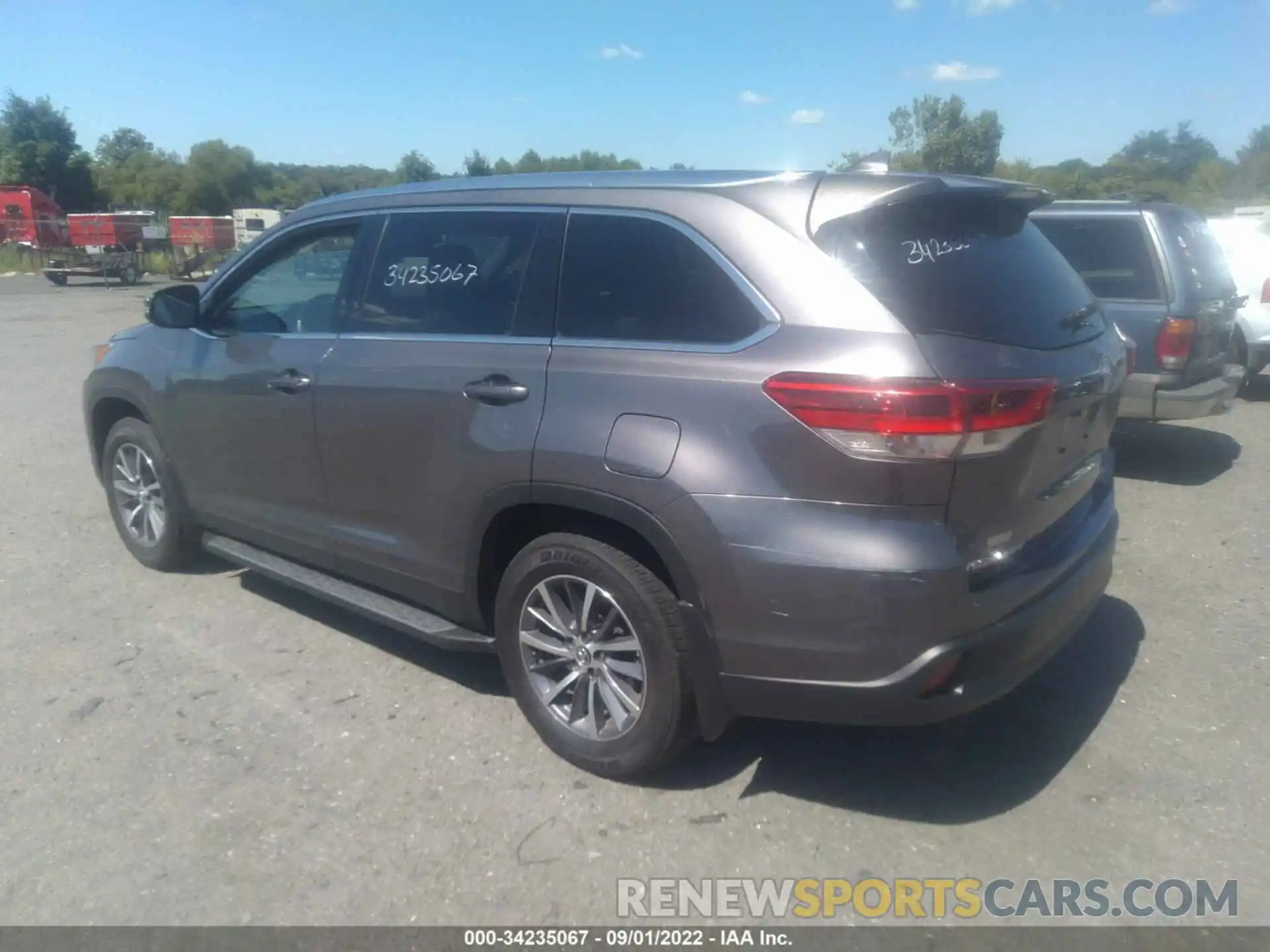 3 Photograph of a damaged car 5TDJZRFH6KS715232 TOYOTA HIGHLANDER 2019