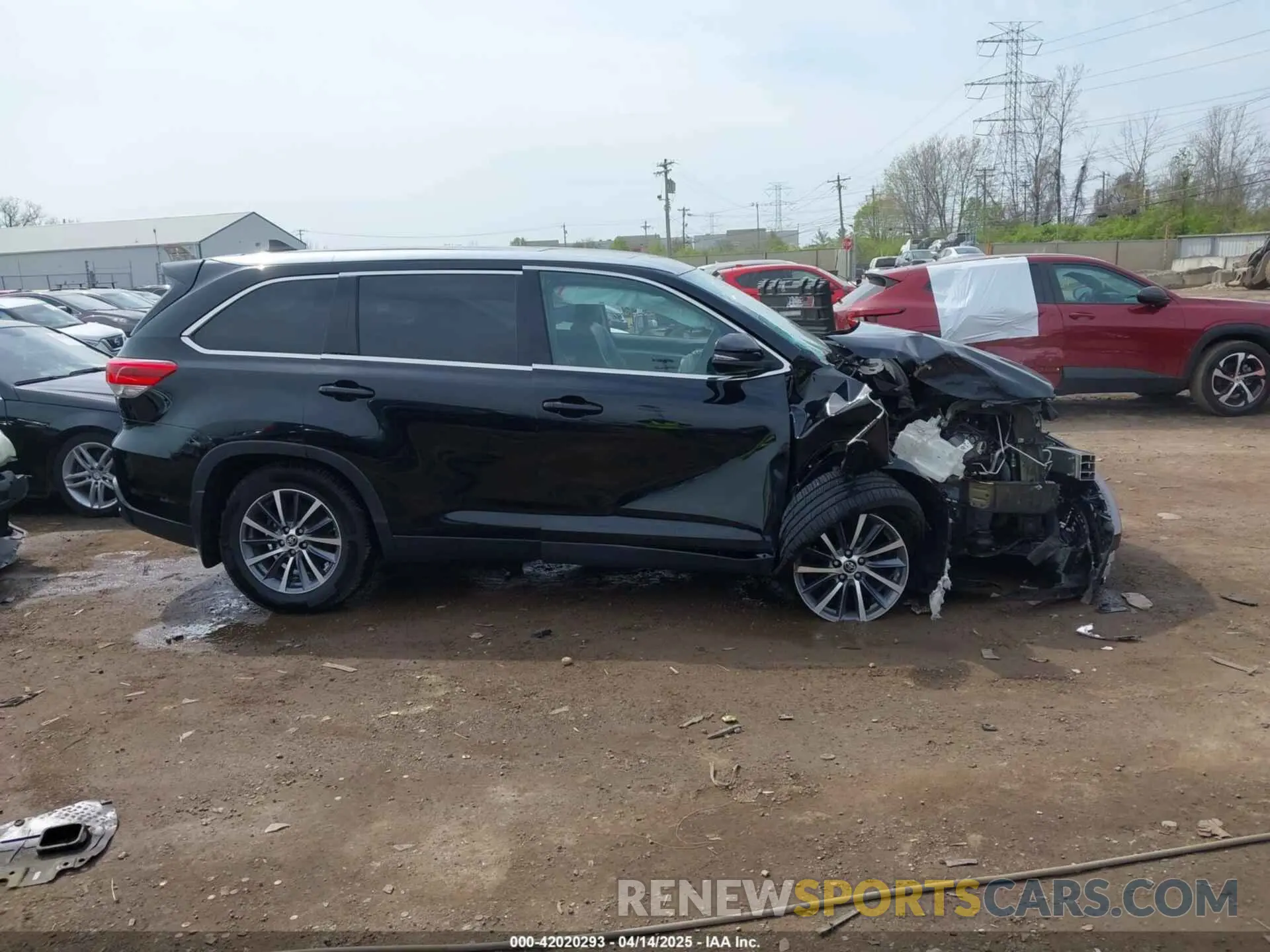13 Photograph of a damaged car 5TDJZRFH6KS716980 TOYOTA HIGHLANDER 2019