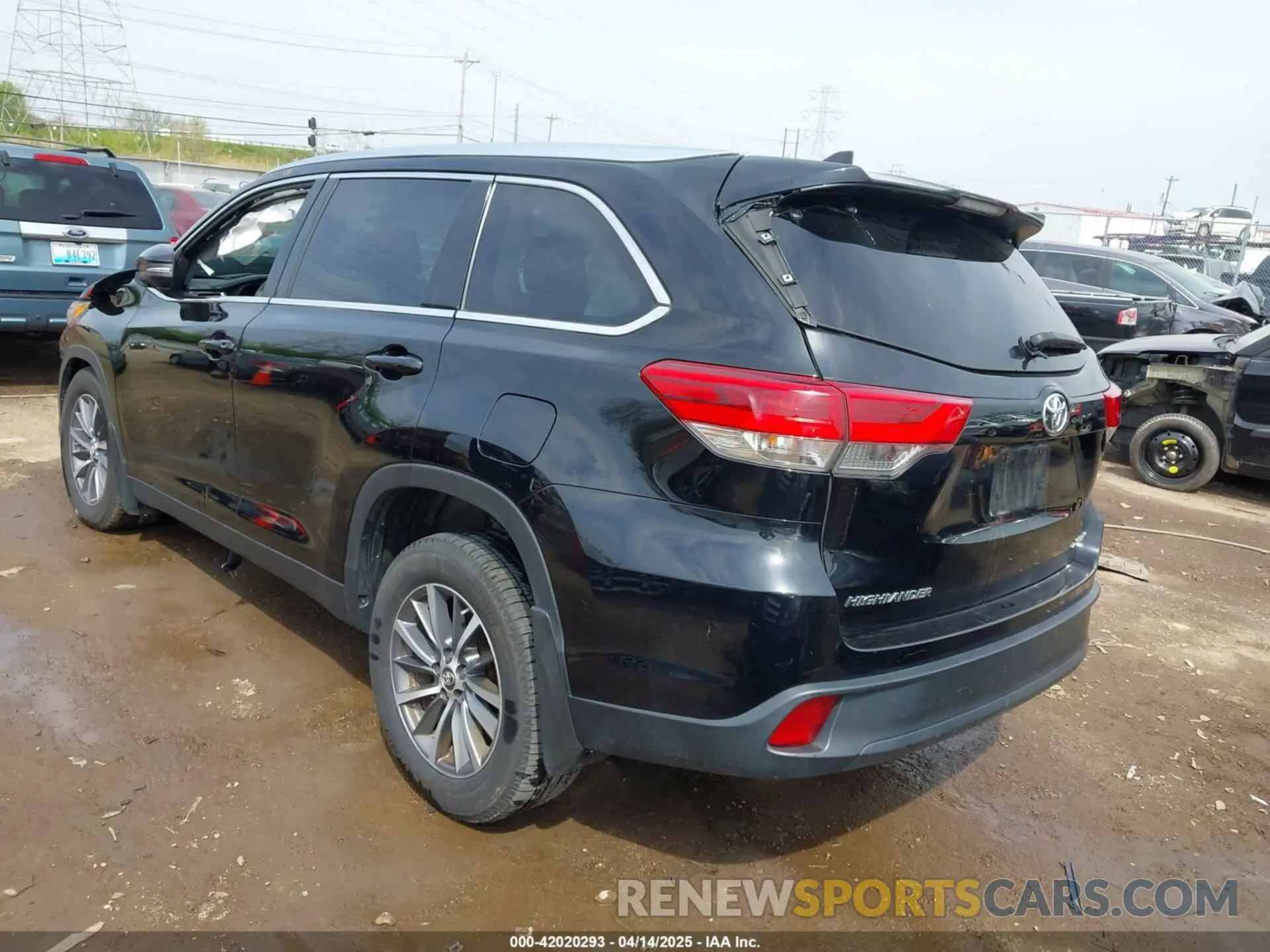 3 Photograph of a damaged car 5TDJZRFH6KS716980 TOYOTA HIGHLANDER 2019