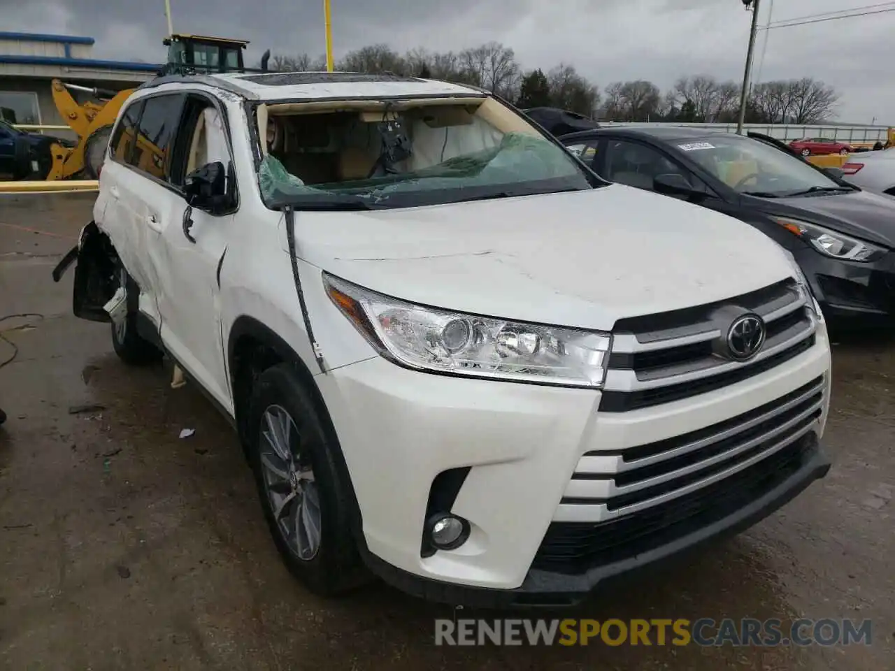 1 Photograph of a damaged car 5TDJZRFH6KS718020 TOYOTA HIGHLANDER 2019