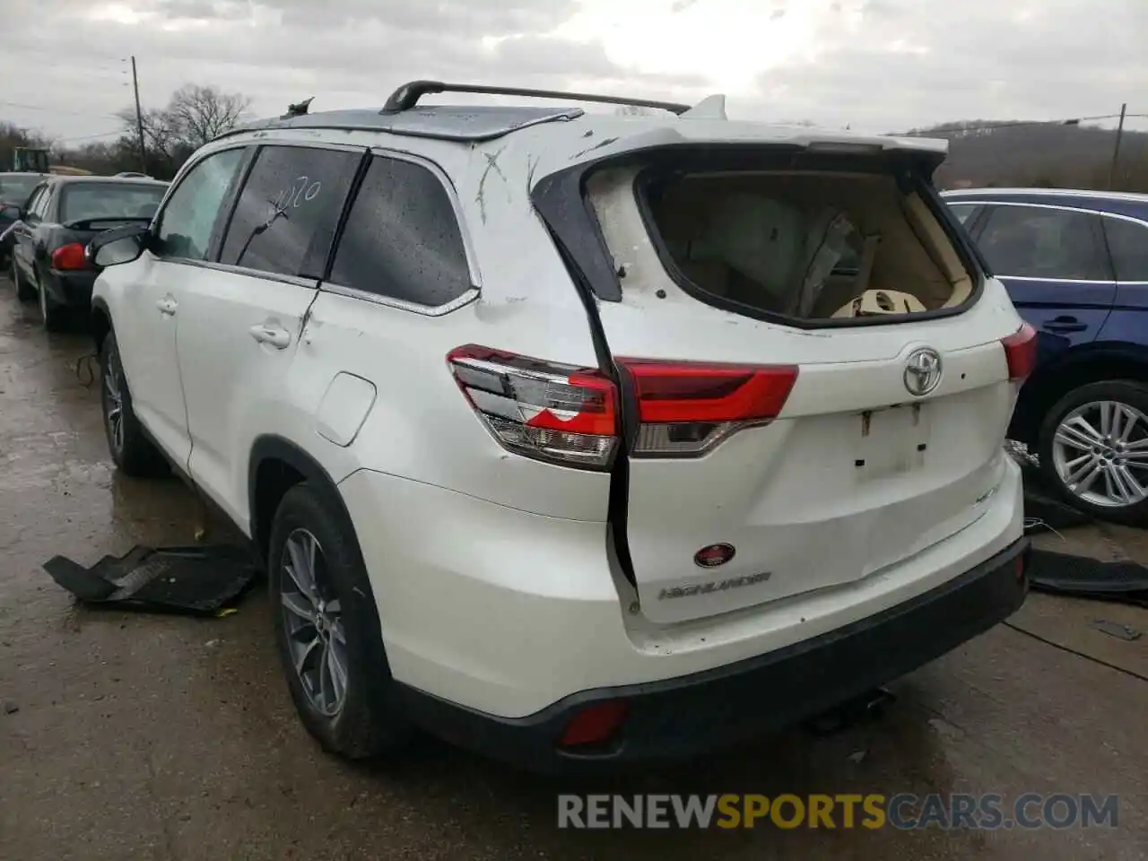 3 Photograph of a damaged car 5TDJZRFH6KS718020 TOYOTA HIGHLANDER 2019