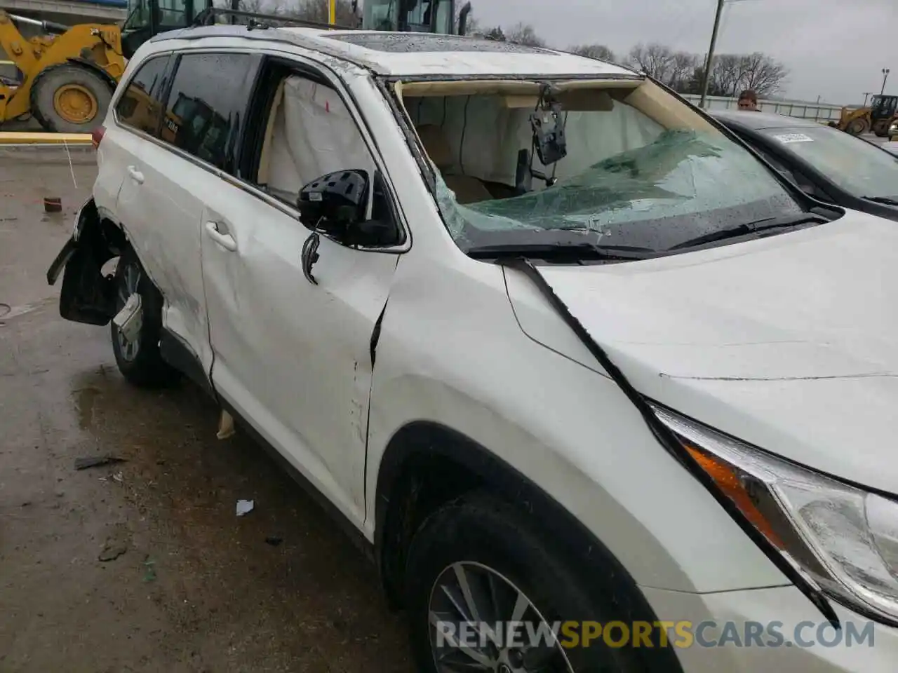 9 Photograph of a damaged car 5TDJZRFH6KS718020 TOYOTA HIGHLANDER 2019