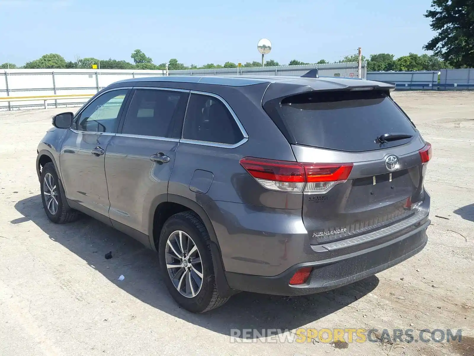 3 Photograph of a damaged car 5TDJZRFH6KS728658 TOYOTA HIGHLANDER 2019