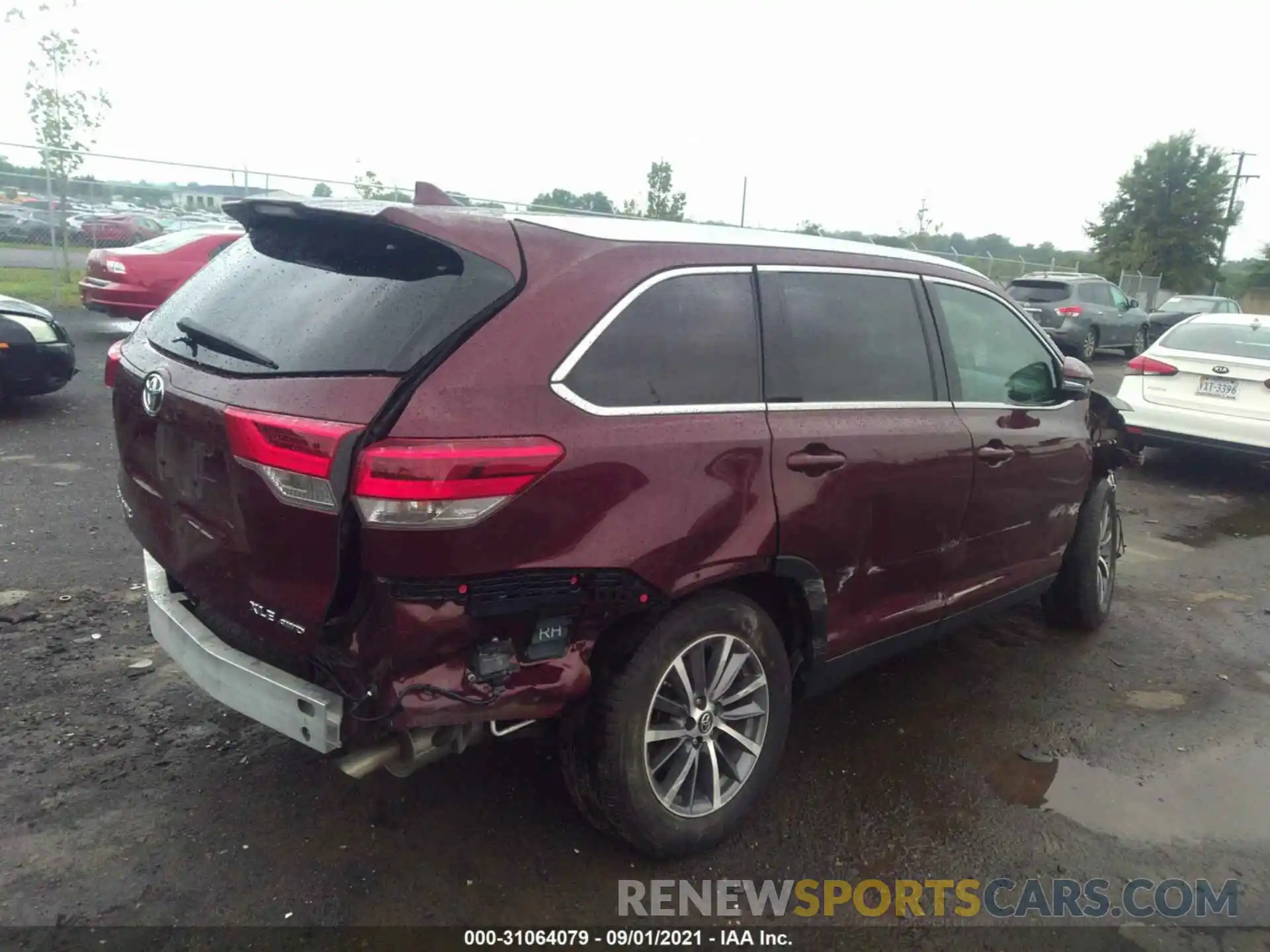 4 Photograph of a damaged car 5TDJZRFH6KS920243 TOYOTA HIGHLANDER 2019