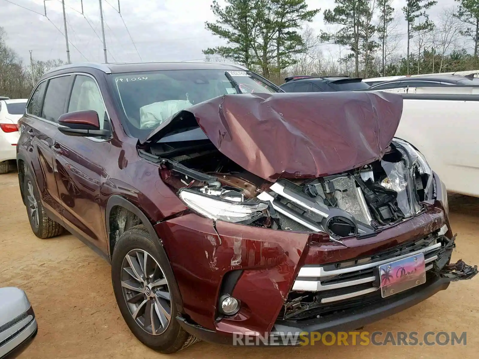 1 Photograph of a damaged car 5TDJZRFH6KS920789 TOYOTA HIGHLANDER 2019