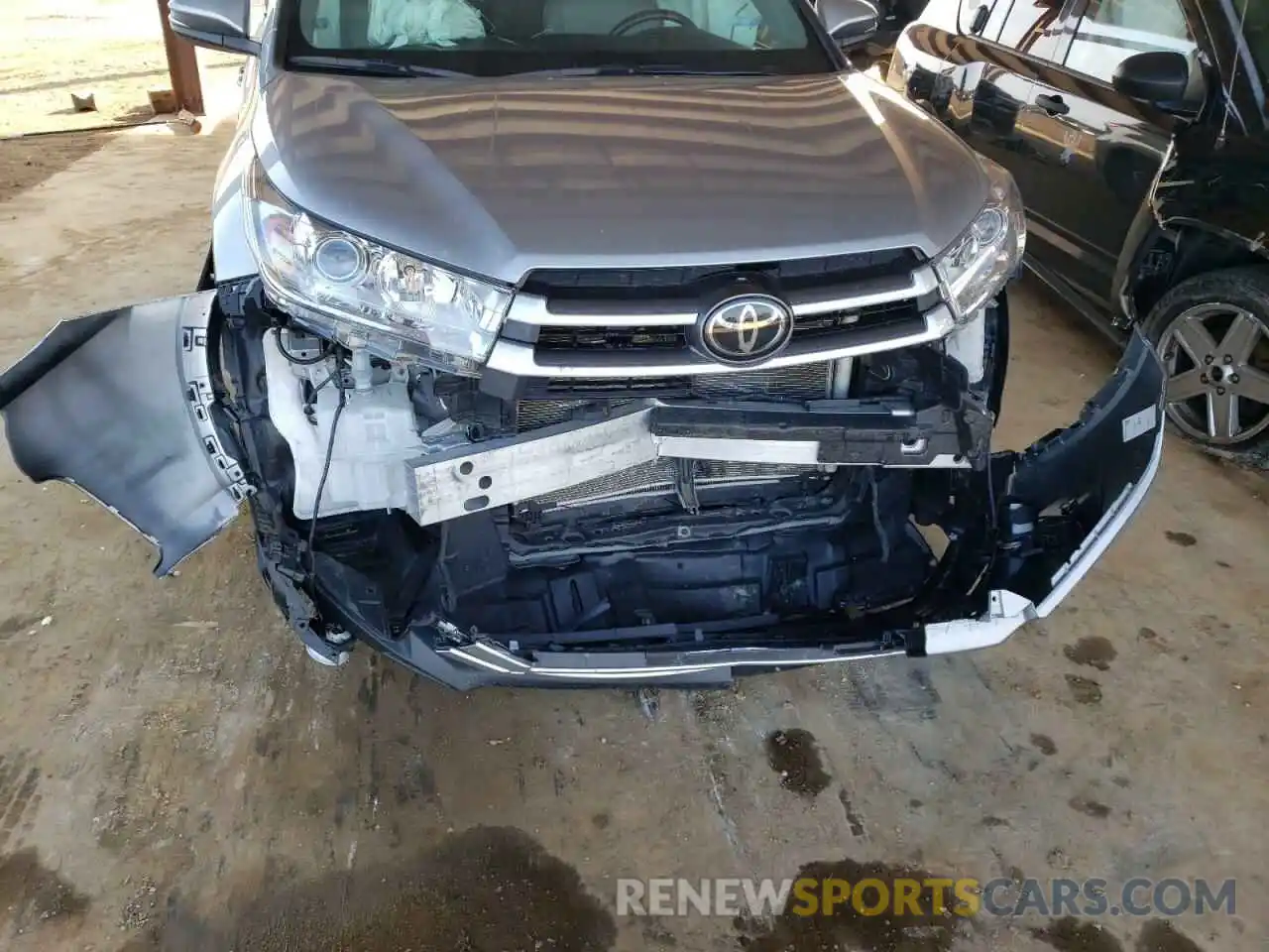 9 Photograph of a damaged car 5TDJZRFH6KS926771 TOYOTA HIGHLANDER 2019