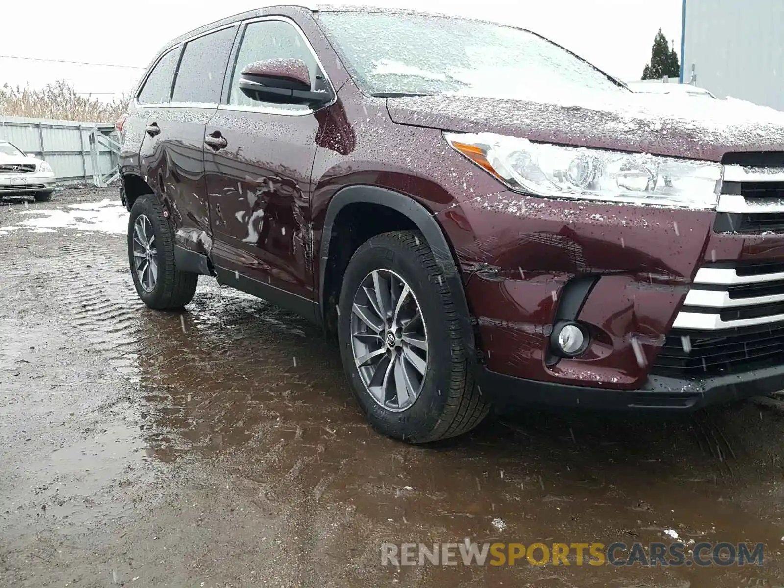 10 Photograph of a damaged car 5TDJZRFH6KS932439 TOYOTA HIGHLANDER 2019