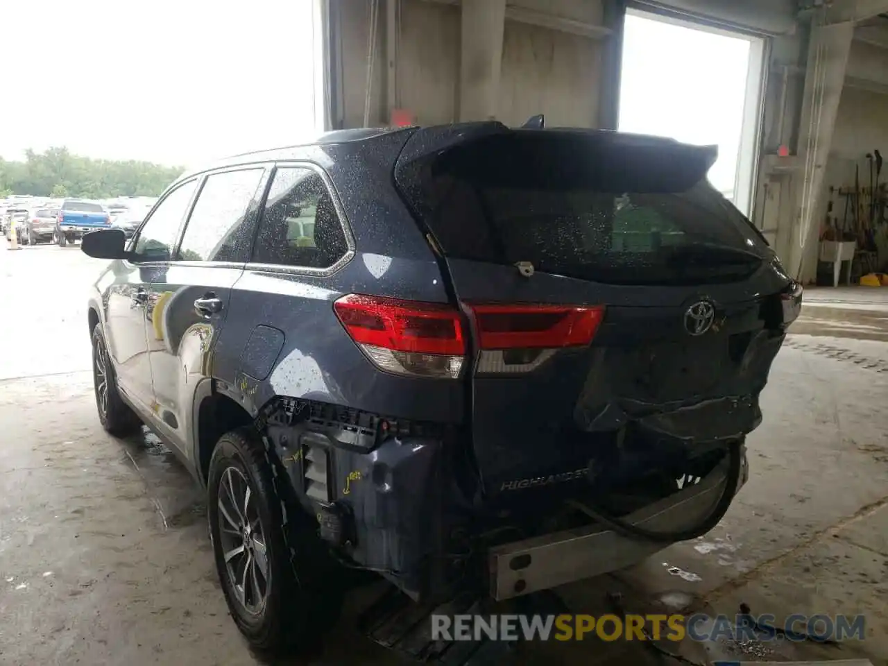 3 Photograph of a damaged car 5TDJZRFH6KS934384 TOYOTA HIGHLANDER 2019