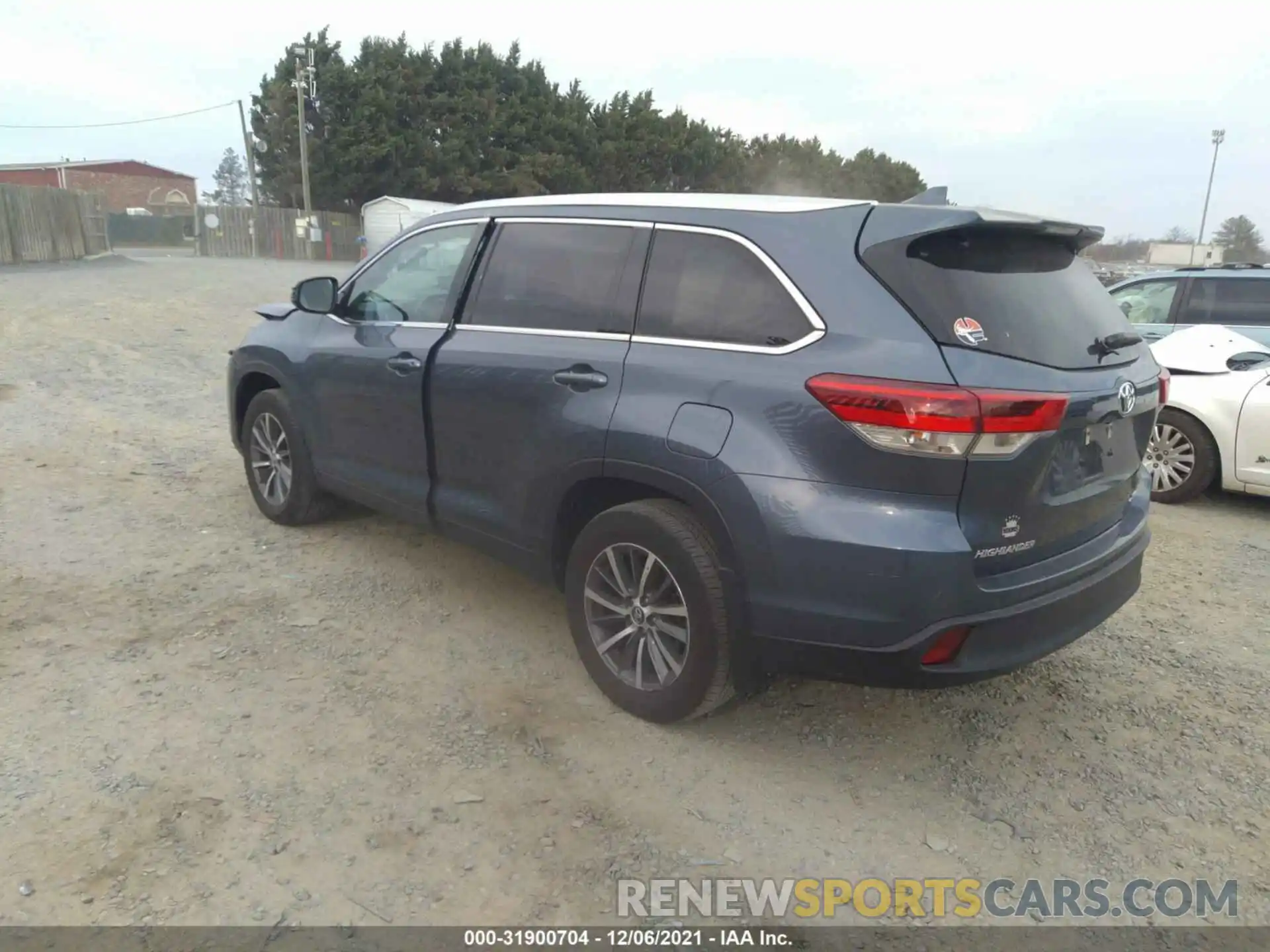 3 Photograph of a damaged car 5TDJZRFH6KS935941 TOYOTA HIGHLANDER 2019