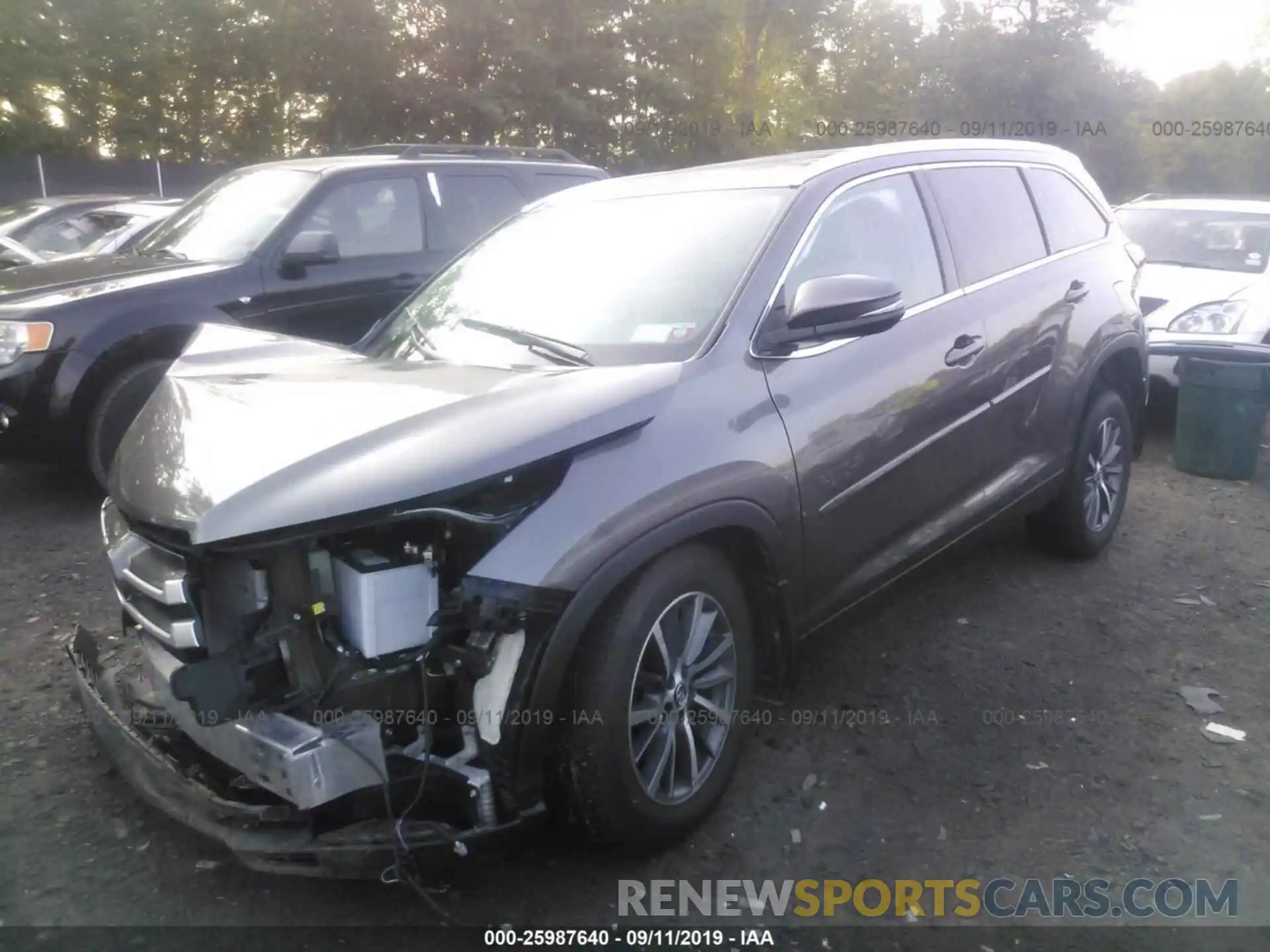 2 Photograph of a damaged car 5TDJZRFH6KS937091 TOYOTA HIGHLANDER 2019