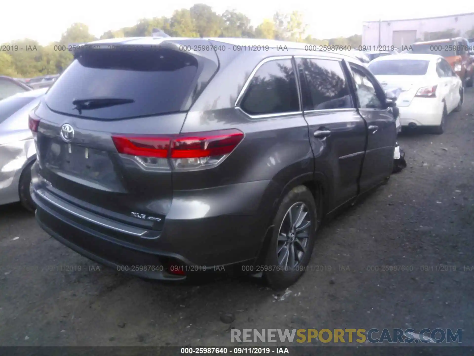 4 Photograph of a damaged car 5TDJZRFH6KS937091 TOYOTA HIGHLANDER 2019