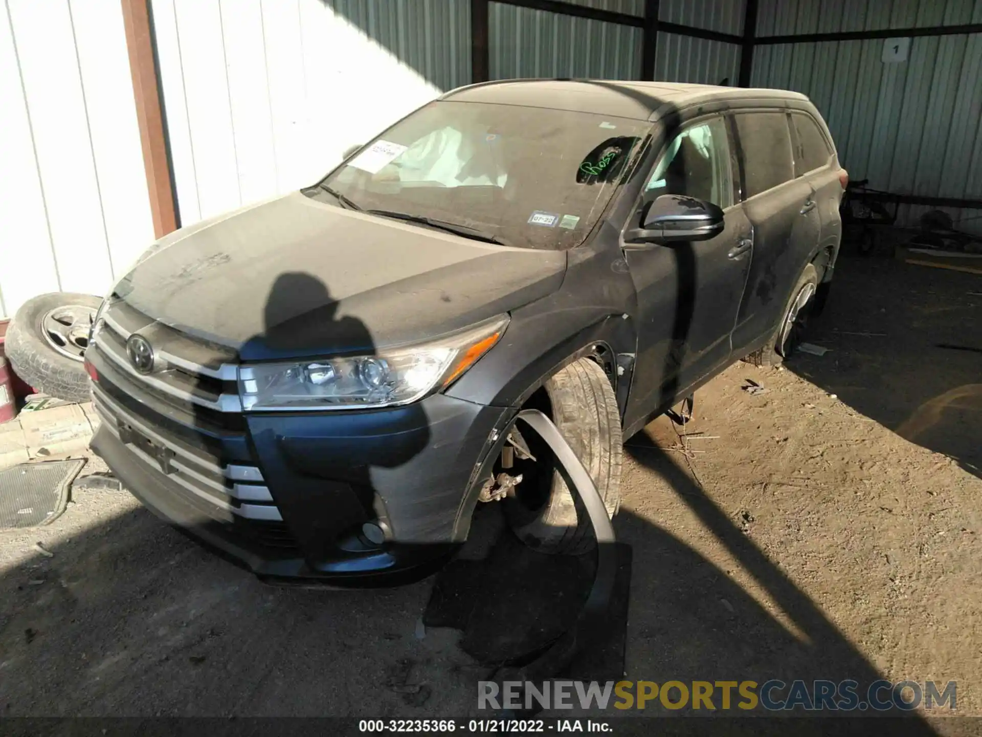 2 Photograph of a damaged car 5TDJZRFH6KS940623 TOYOTA HIGHLANDER 2019