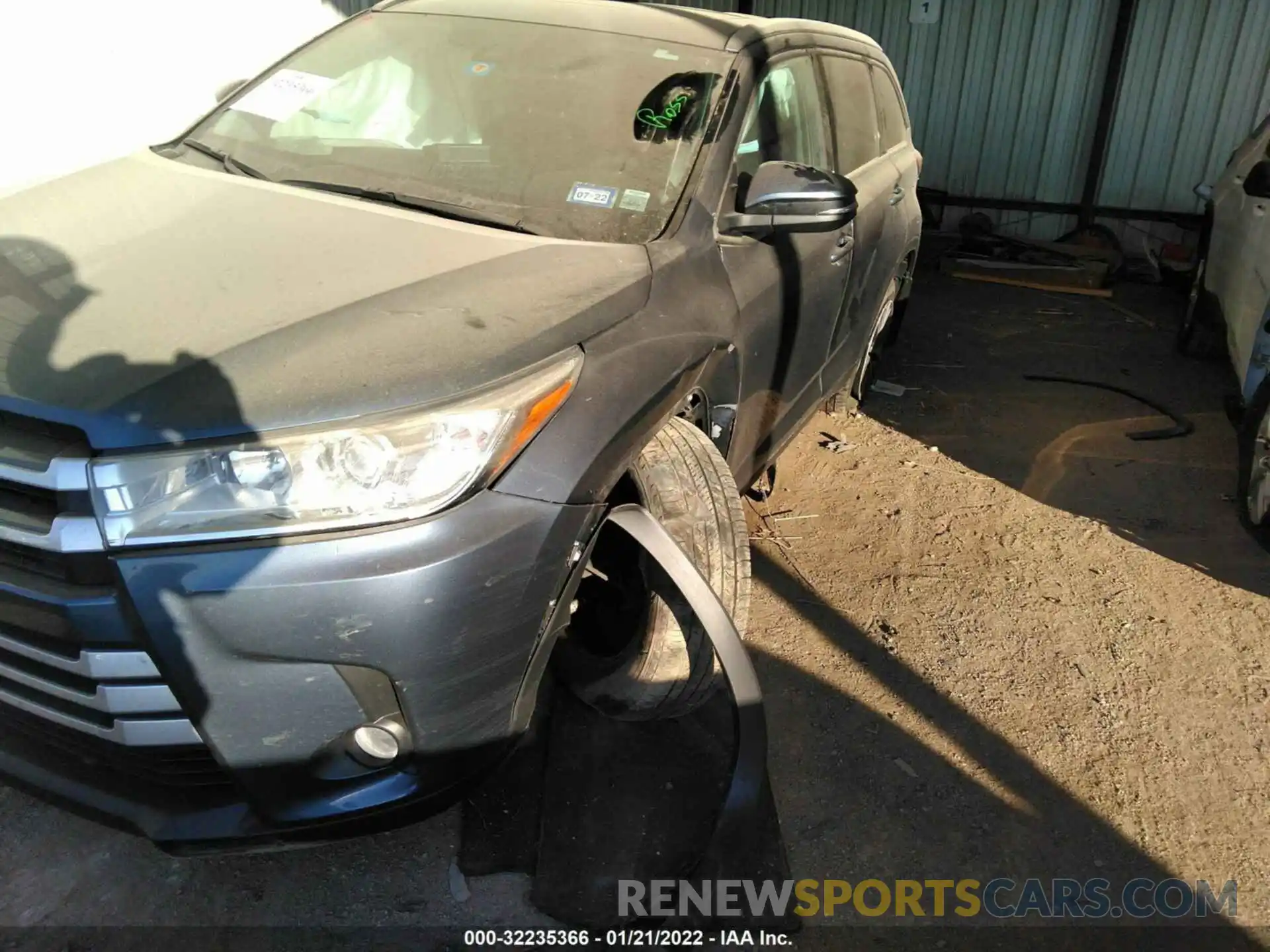 6 Photograph of a damaged car 5TDJZRFH6KS940623 TOYOTA HIGHLANDER 2019