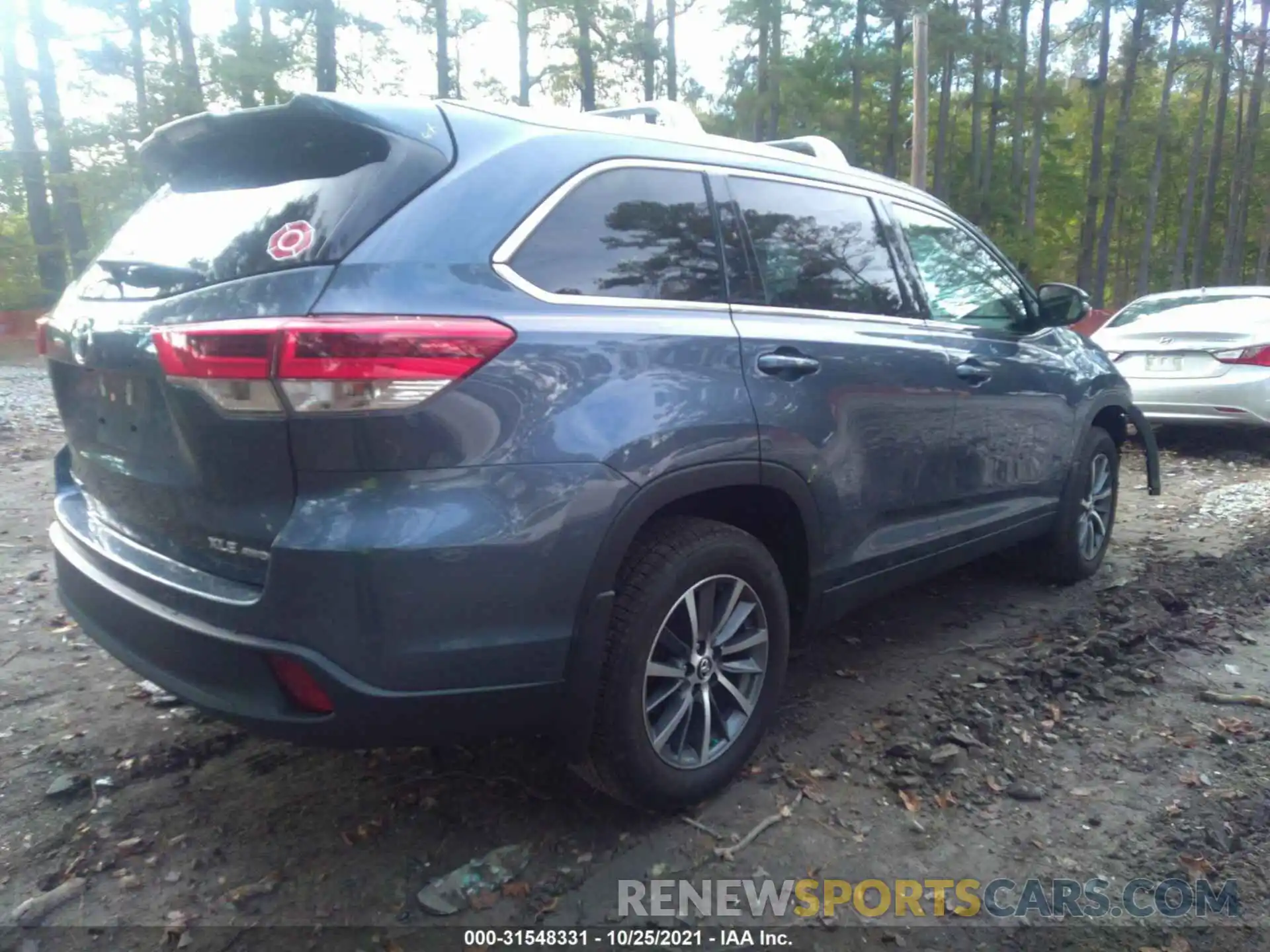 4 Photograph of a damaged car 5TDJZRFH6KS941349 TOYOTA HIGHLANDER 2019