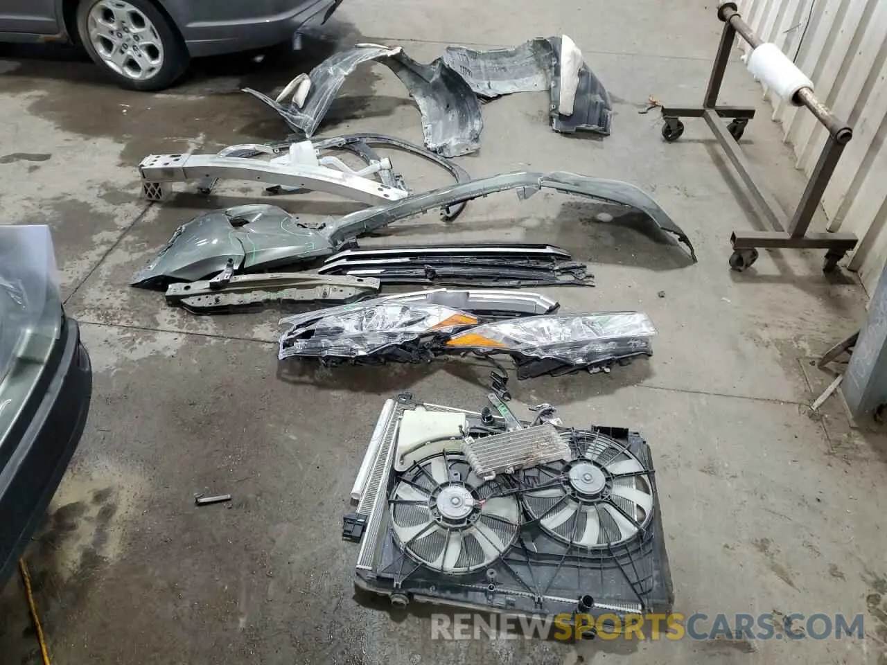 13 Photograph of a damaged car 5TDJZRFH6KS953002 TOYOTA HIGHLANDER 2019