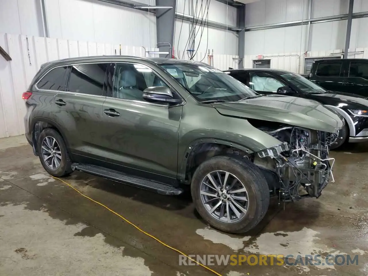 4 Photograph of a damaged car 5TDJZRFH6KS953002 TOYOTA HIGHLANDER 2019