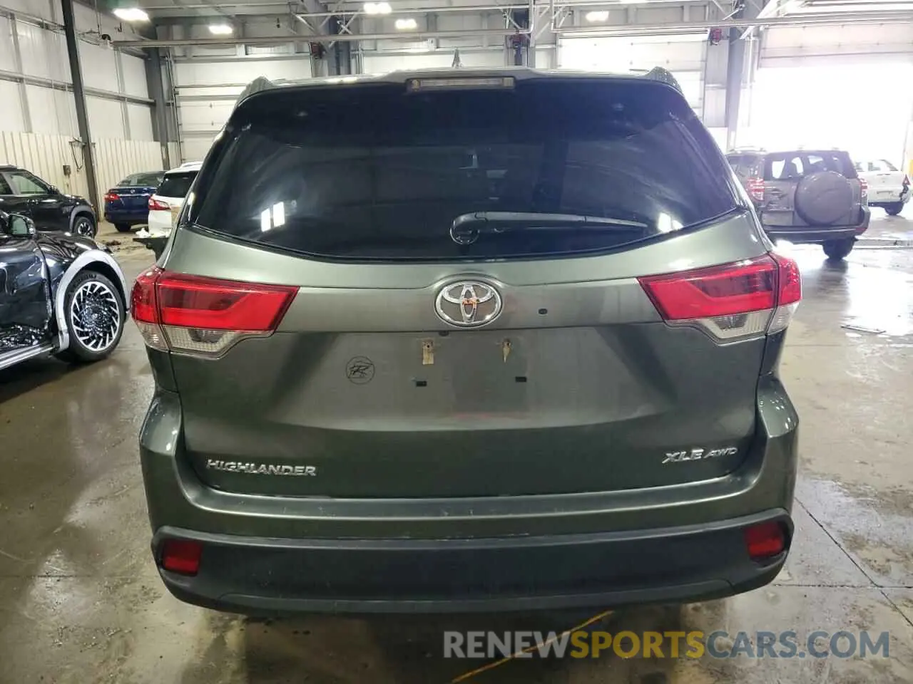6 Photograph of a damaged car 5TDJZRFH6KS953002 TOYOTA HIGHLANDER 2019