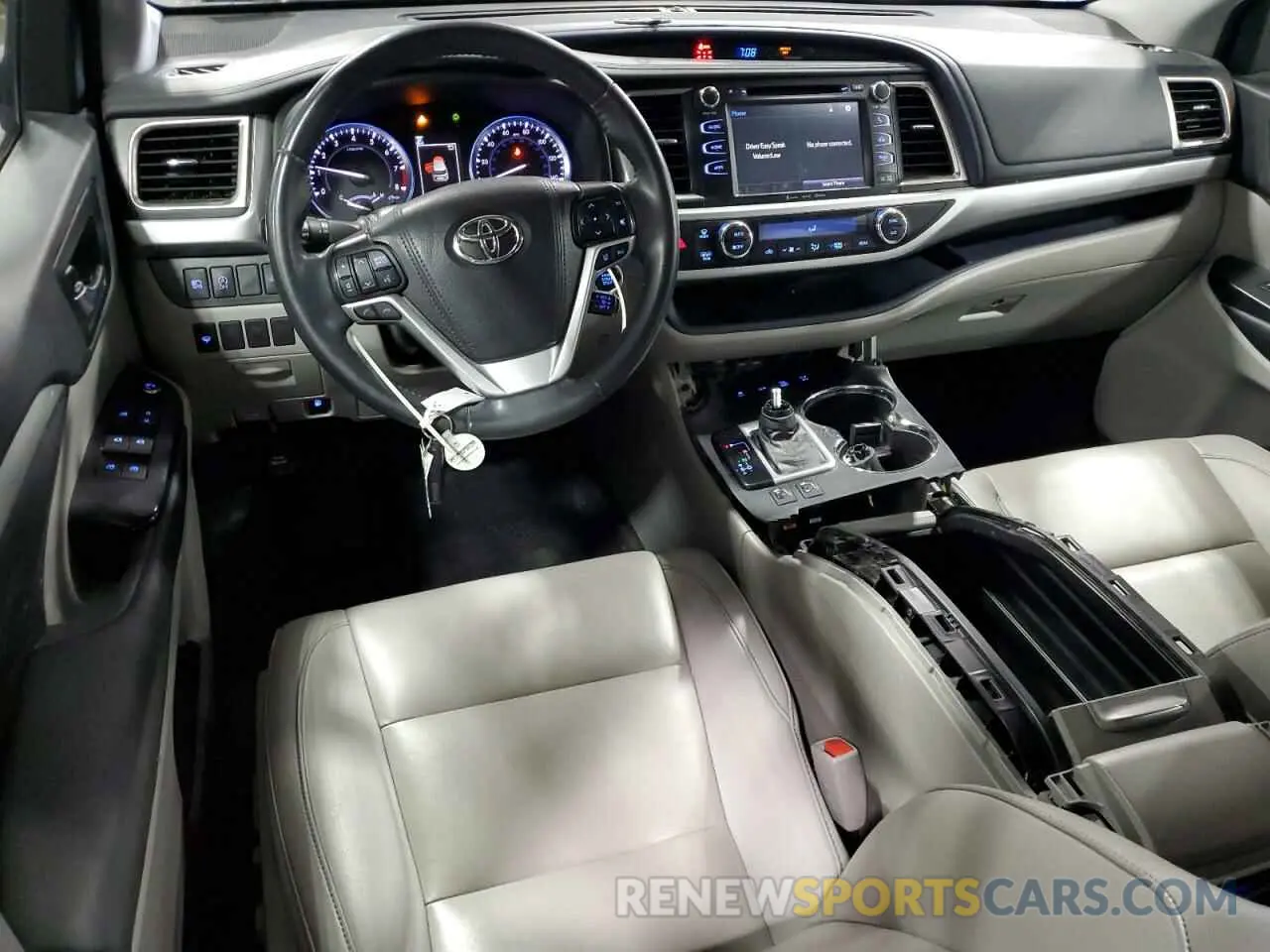 8 Photograph of a damaged car 5TDJZRFH6KS953002 TOYOTA HIGHLANDER 2019