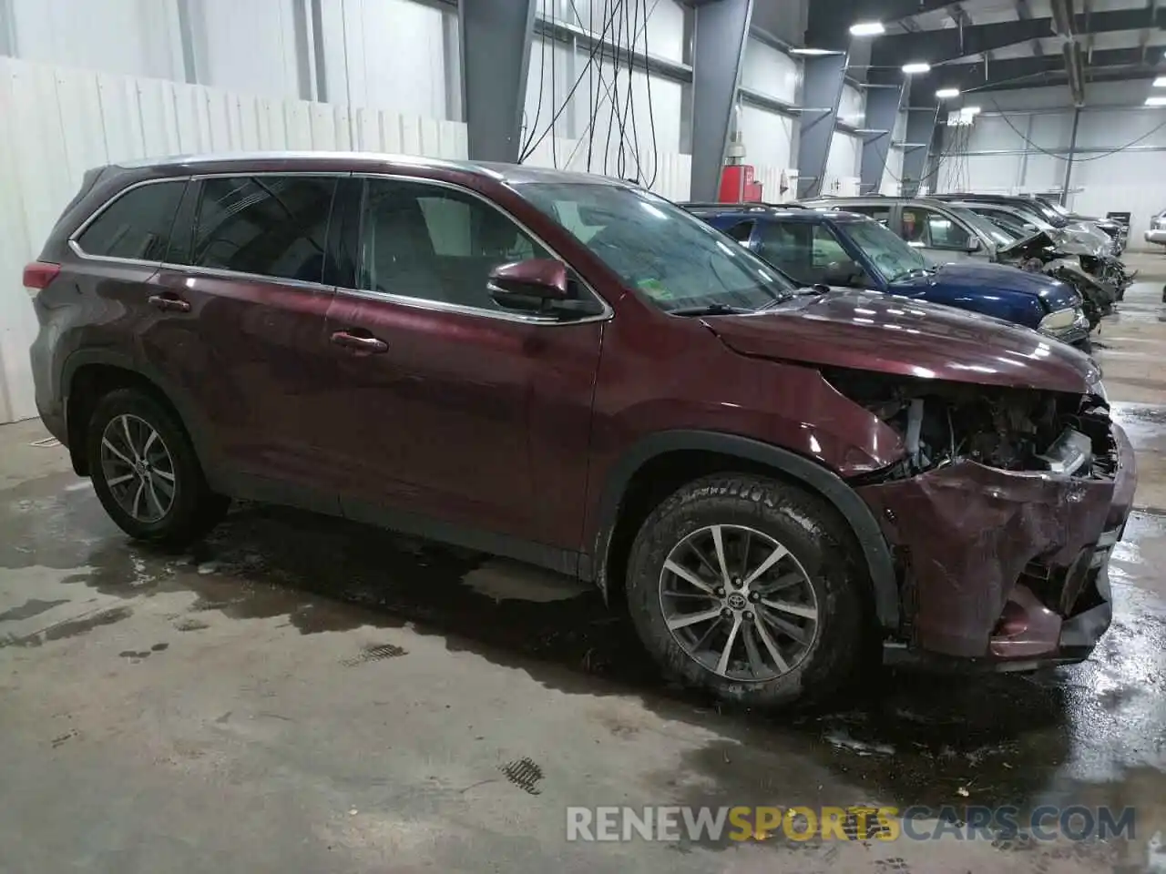 4 Photograph of a damaged car 5TDJZRFH6KS956370 TOYOTA HIGHLANDER 2019