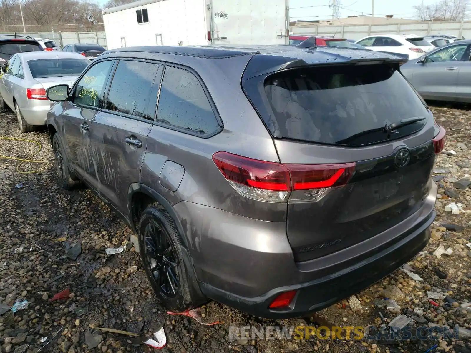 3 Photograph of a damaged car 5TDJZRFH6KS969653 TOYOTA HIGHLANDER 2019