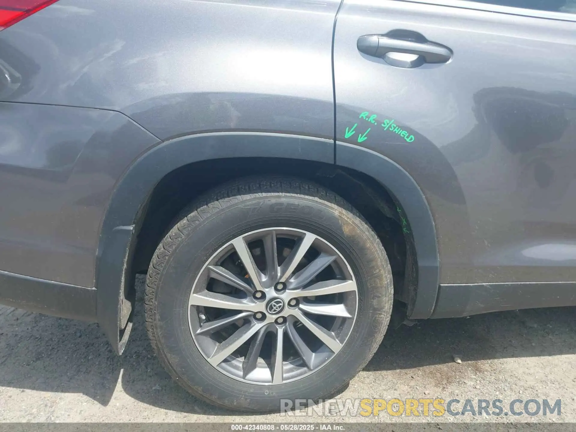 19 Photograph of a damaged car 5TDJZRFH7KS564434 TOYOTA HIGHLANDER 2019