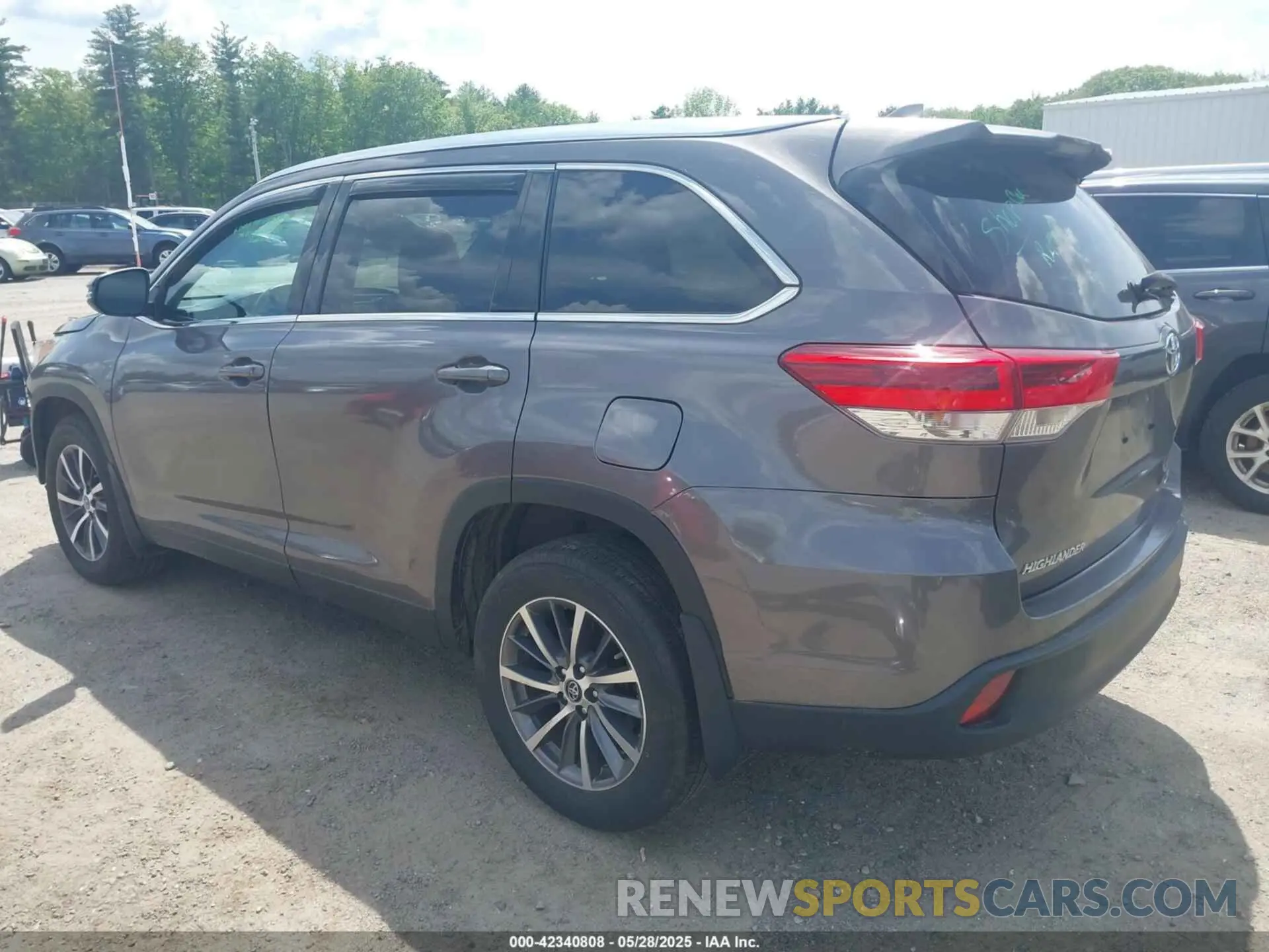3 Photograph of a damaged car 5TDJZRFH7KS564434 TOYOTA HIGHLANDER 2019